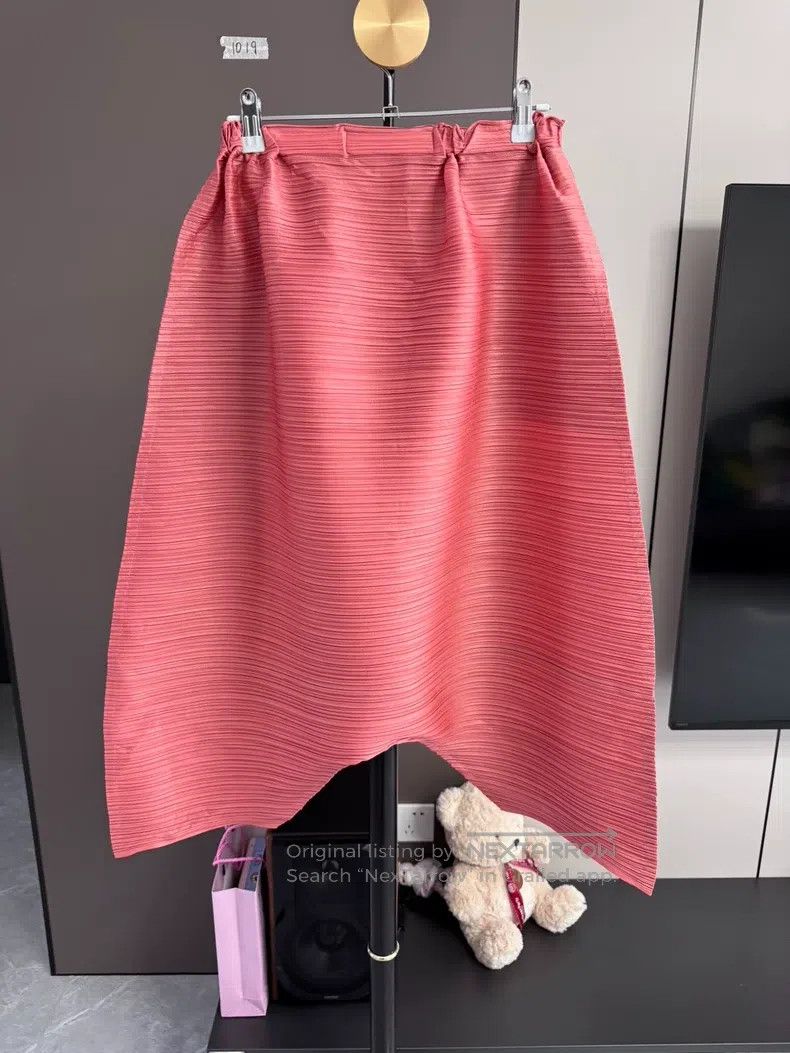 Issey Miyake Issey Miyake size:3 Vibrant Rose Pink Midi Skirt Size 22" - 2 Thumbnail