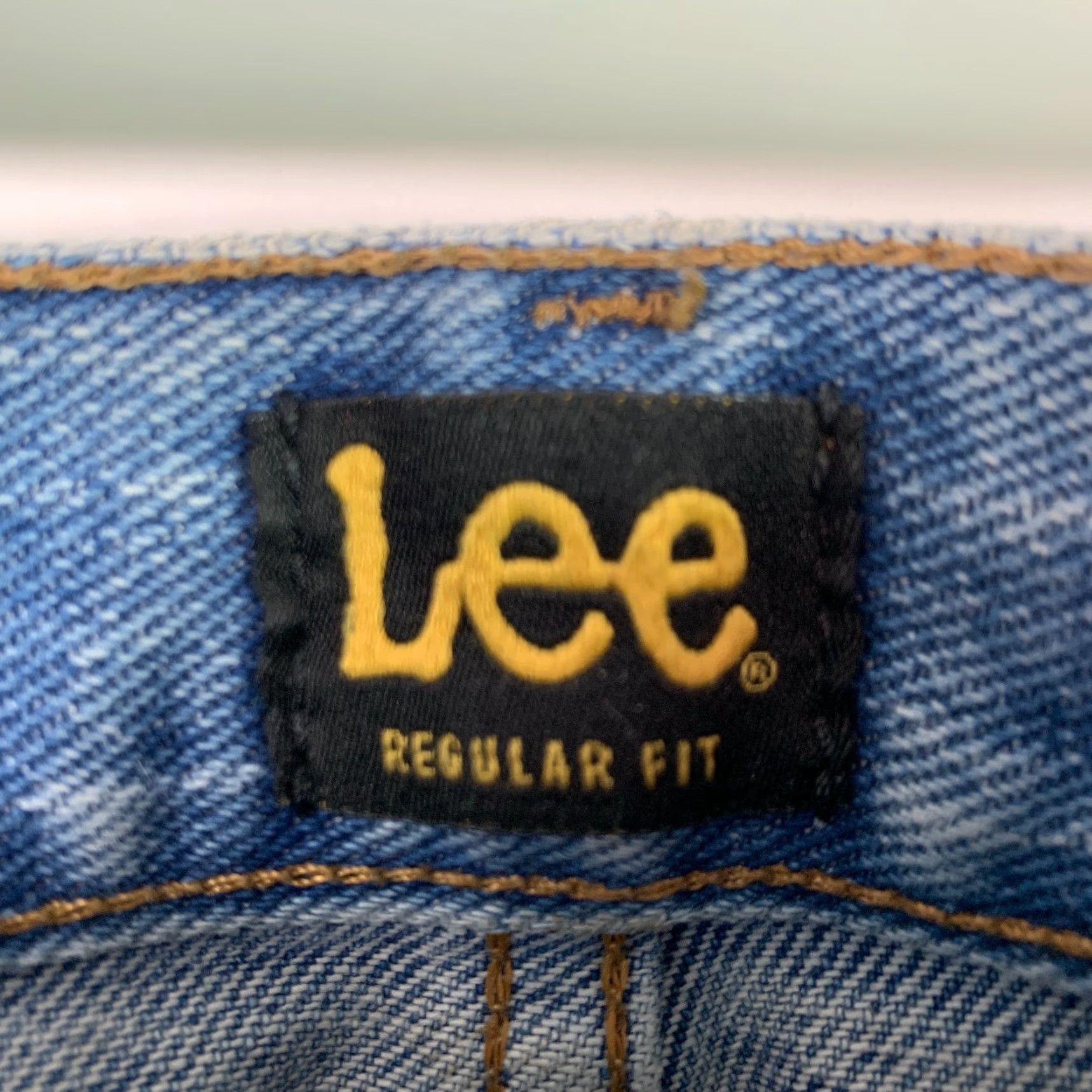 Lee VINTAGE Lee Jeans Regular Fit Size 36 x 30 100% Cotton Medium Wash Stains USA Pattern Solid Button Zip Fly Denim Jeans Mens 80s 90s Size US 36 / EU 52 - 3 Thumbnail