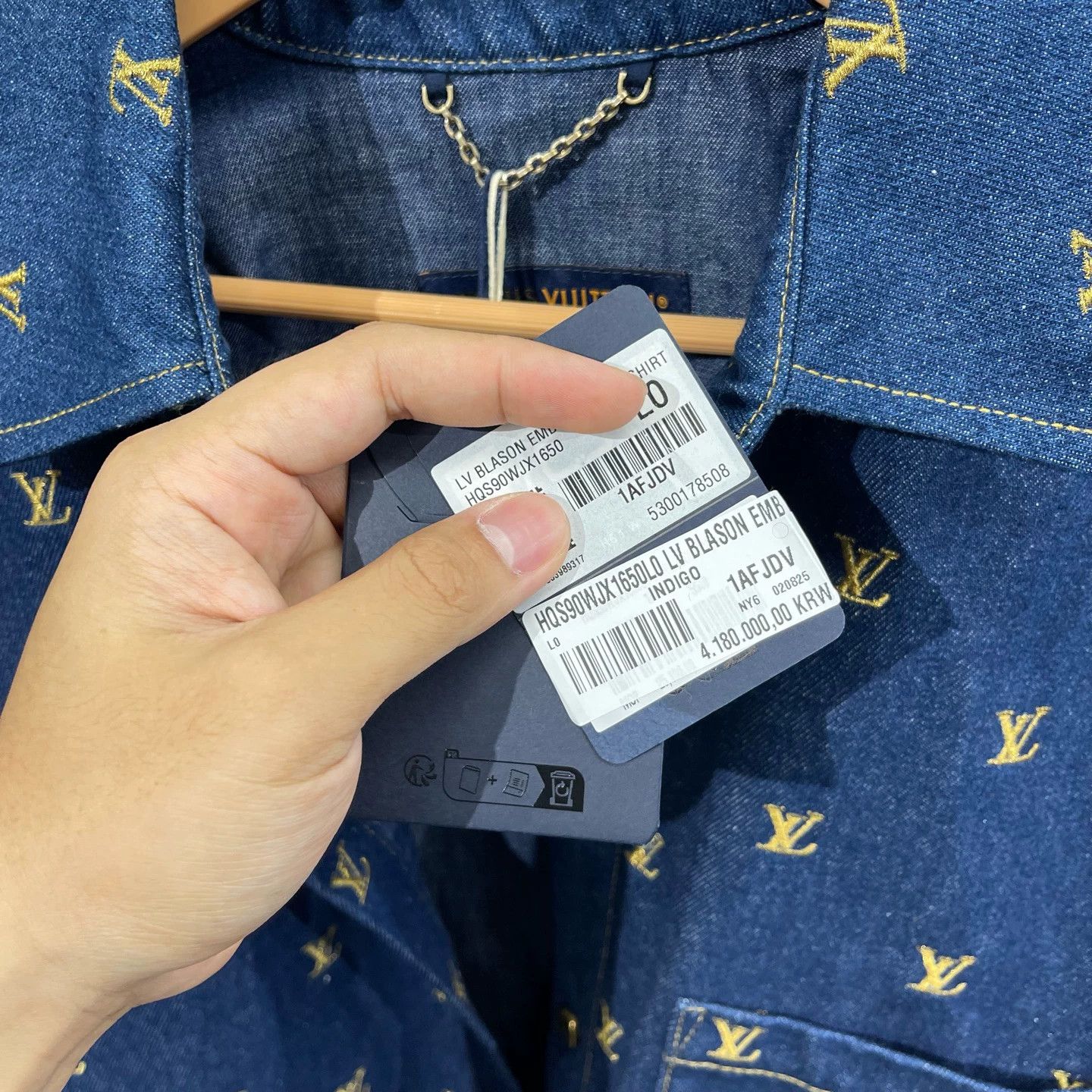Louis Vuitton LV PW x Gold Embroidered All Over Short Sleeve Denim Shirt L Size US L / EU 52-54 / 3 - 8 Thumbnail