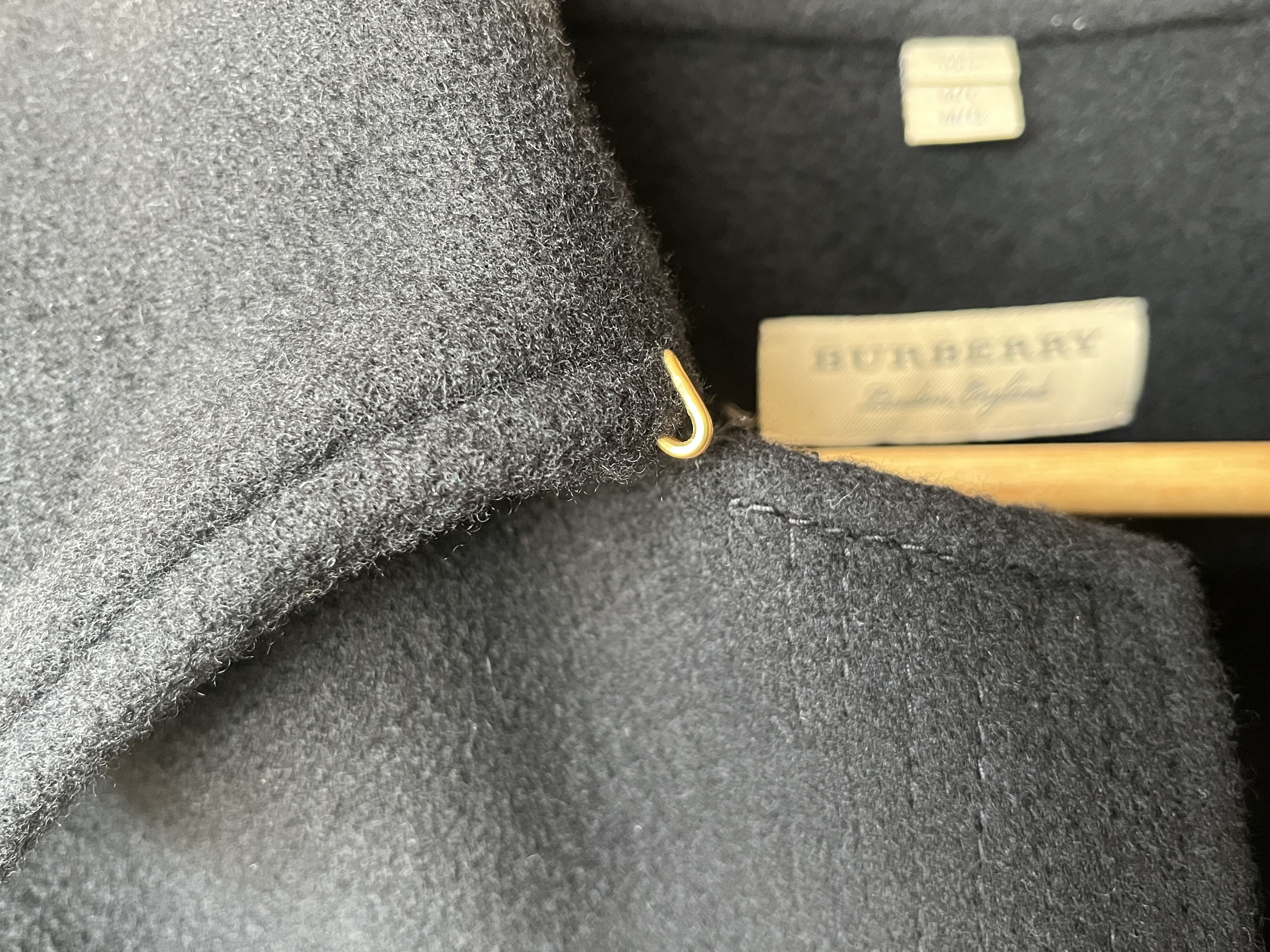 Burberry Burberry Cashmere Cape. Black. Medium. Size M / US 6-8 / IT 42-44 - 9 Thumbnail
