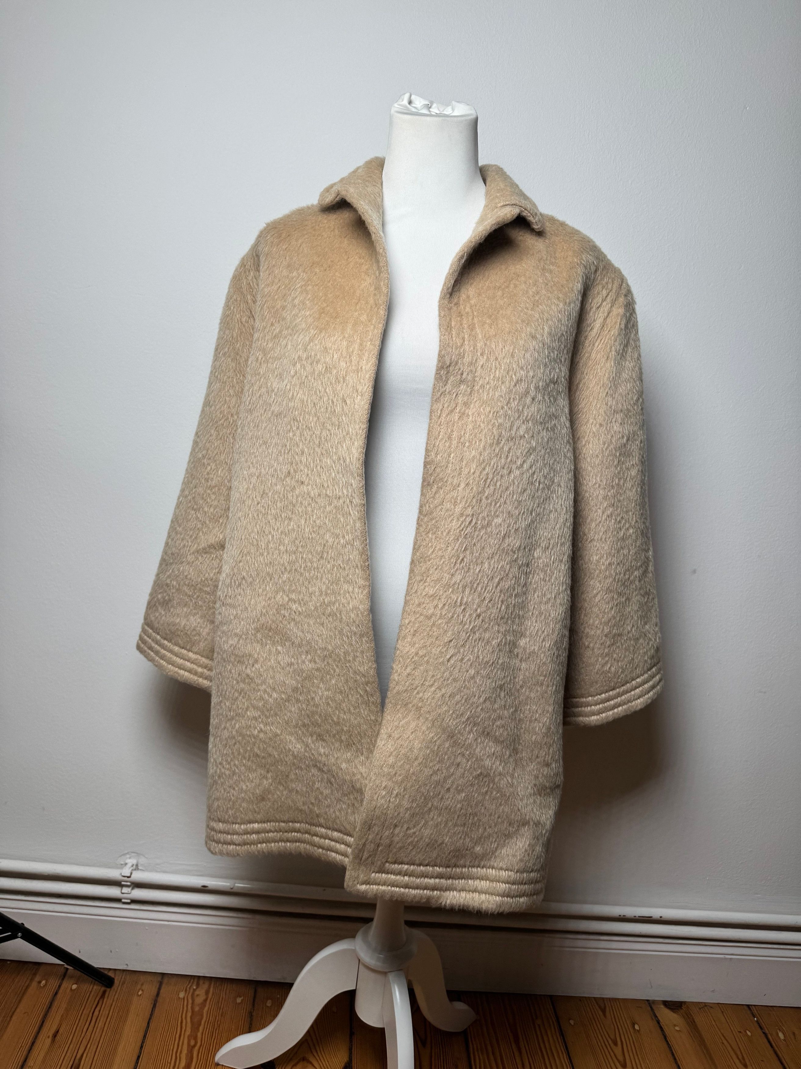 Givenchy Vintage Lama Hair Coat Beige M/L Size S / US 4 / IT 40 - 1 Thumbnail