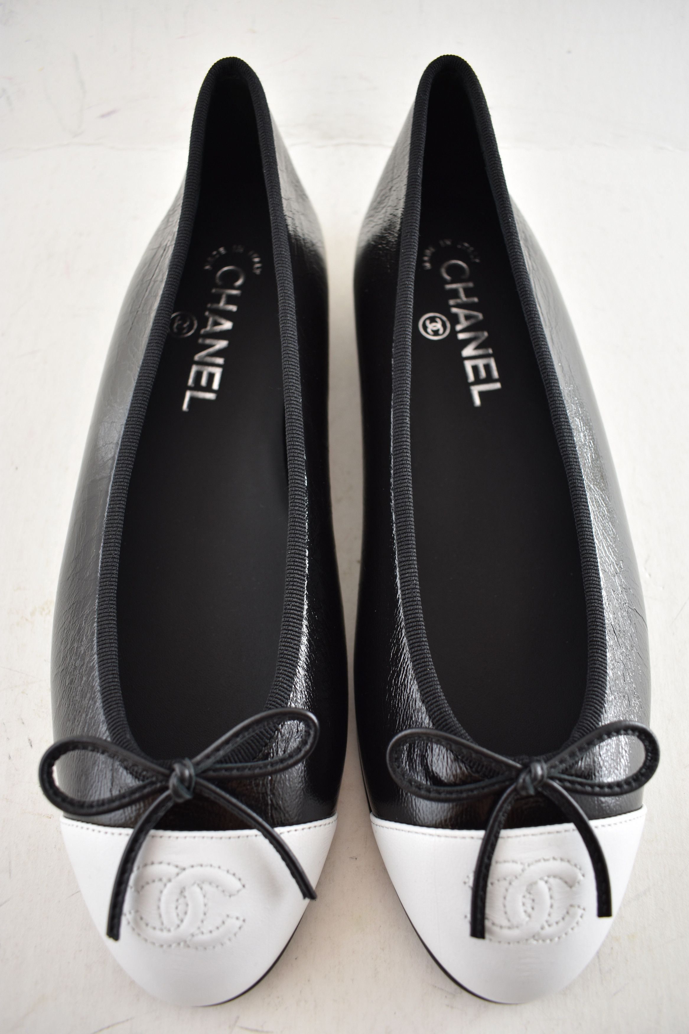 Chanel 26S White Crumpled Shiny Lambskin Ballet Ballerina Flat 35.5 Size US 5.5 / IT 35.5 - 15 Thumbnail