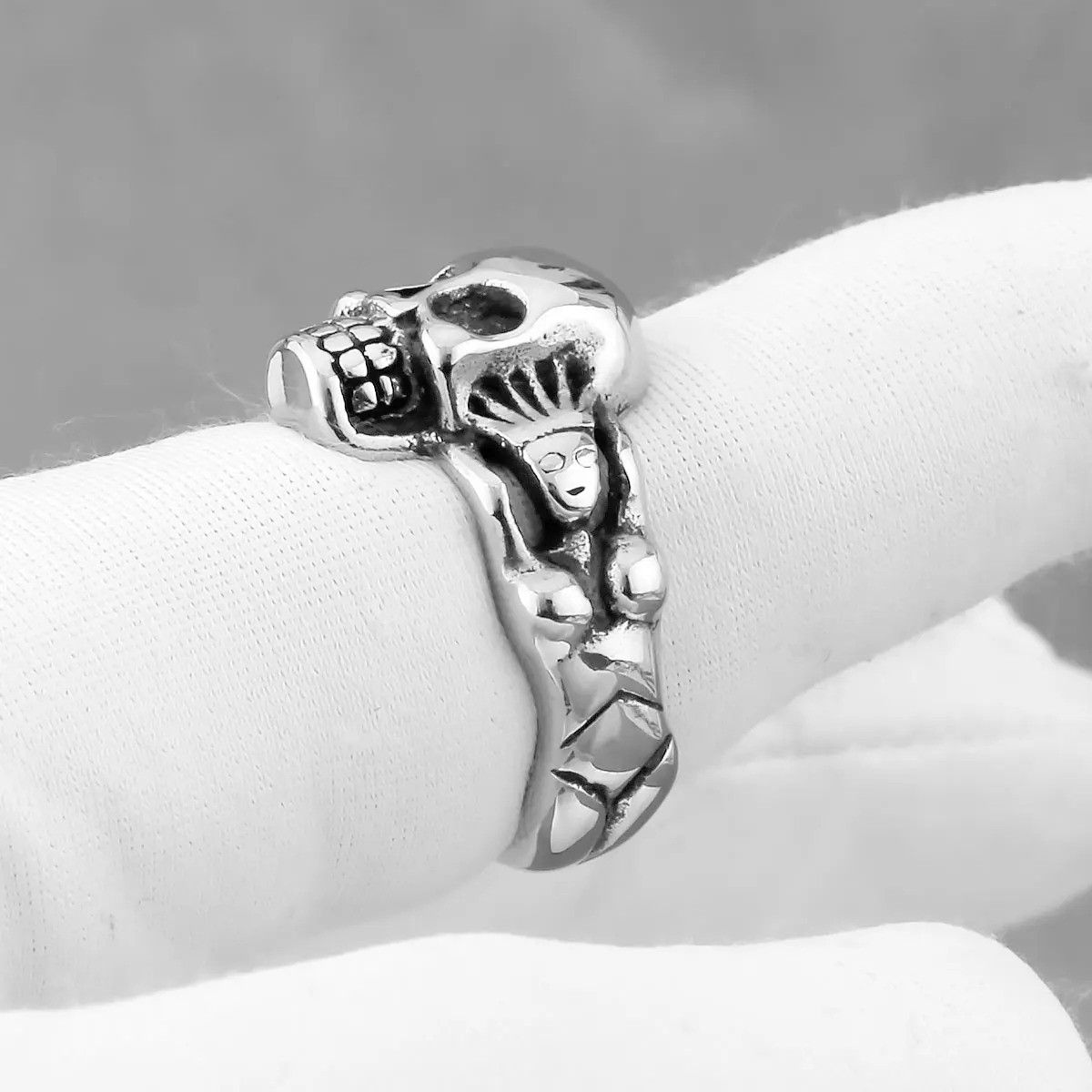 Vintage Crown Queen Skull Ring Size 44 - 3 Thumbnail