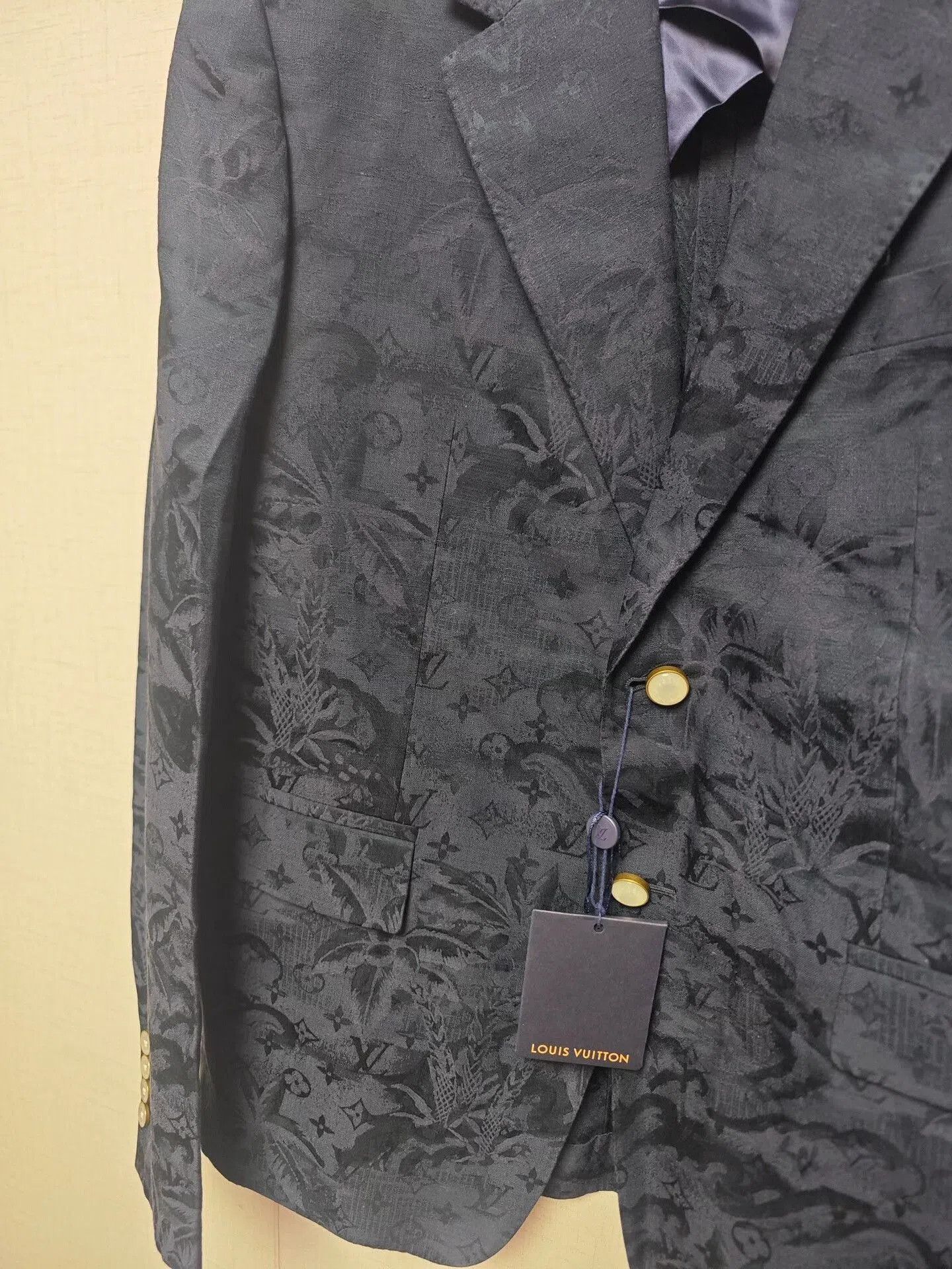 Louis Vuitton LV New Monogram Men's Top. Size US M / EU 48-50 / 2 - 2 Thumbnail