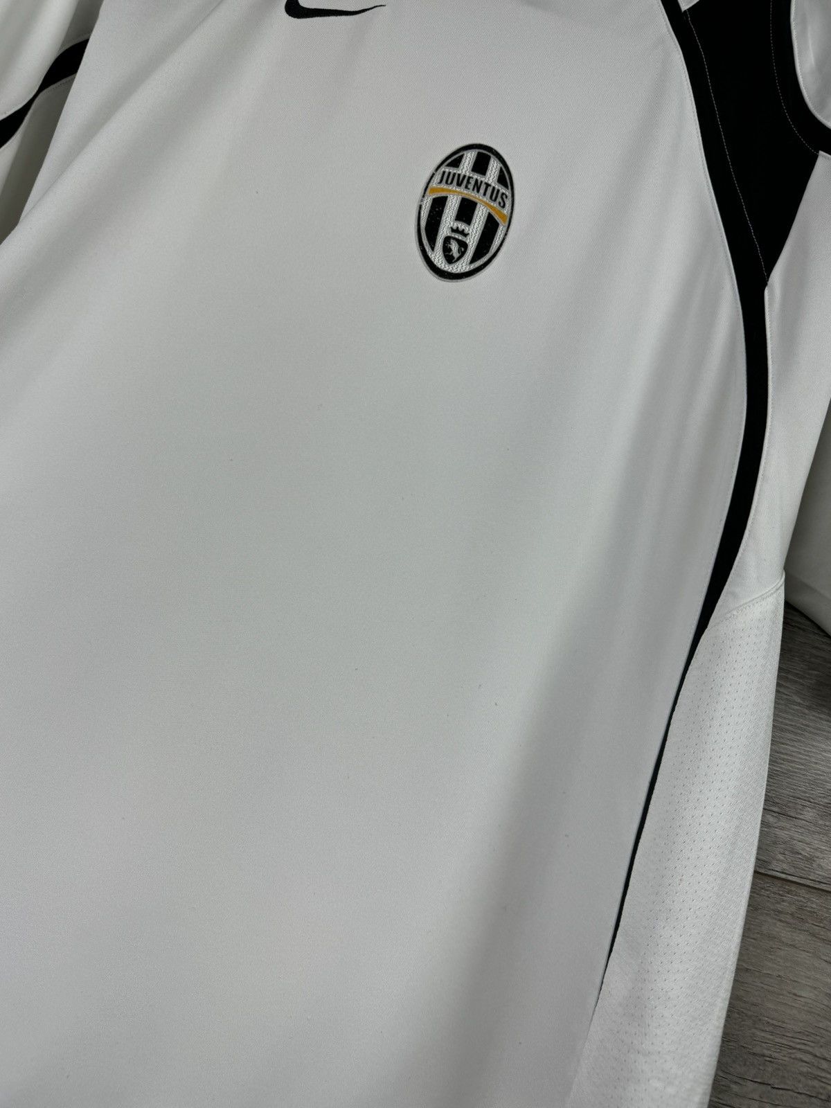Nike 2005/06 JUVENTUS Soccer jersey NIKE Size M Size US M / EU 48-50 / 2 - 14 Thumbnail