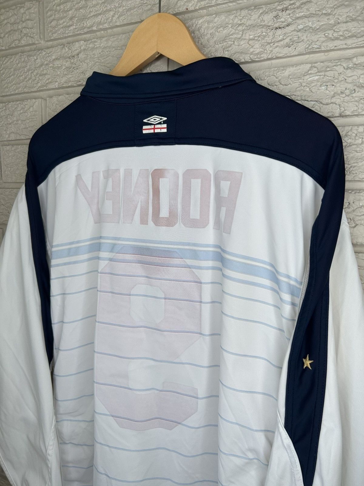 Umbro Vintage 2003 Umbro England Rooney Long Sleeve Home Jersey Size US XL / EU 56 / 4 - 14 Thumbnail