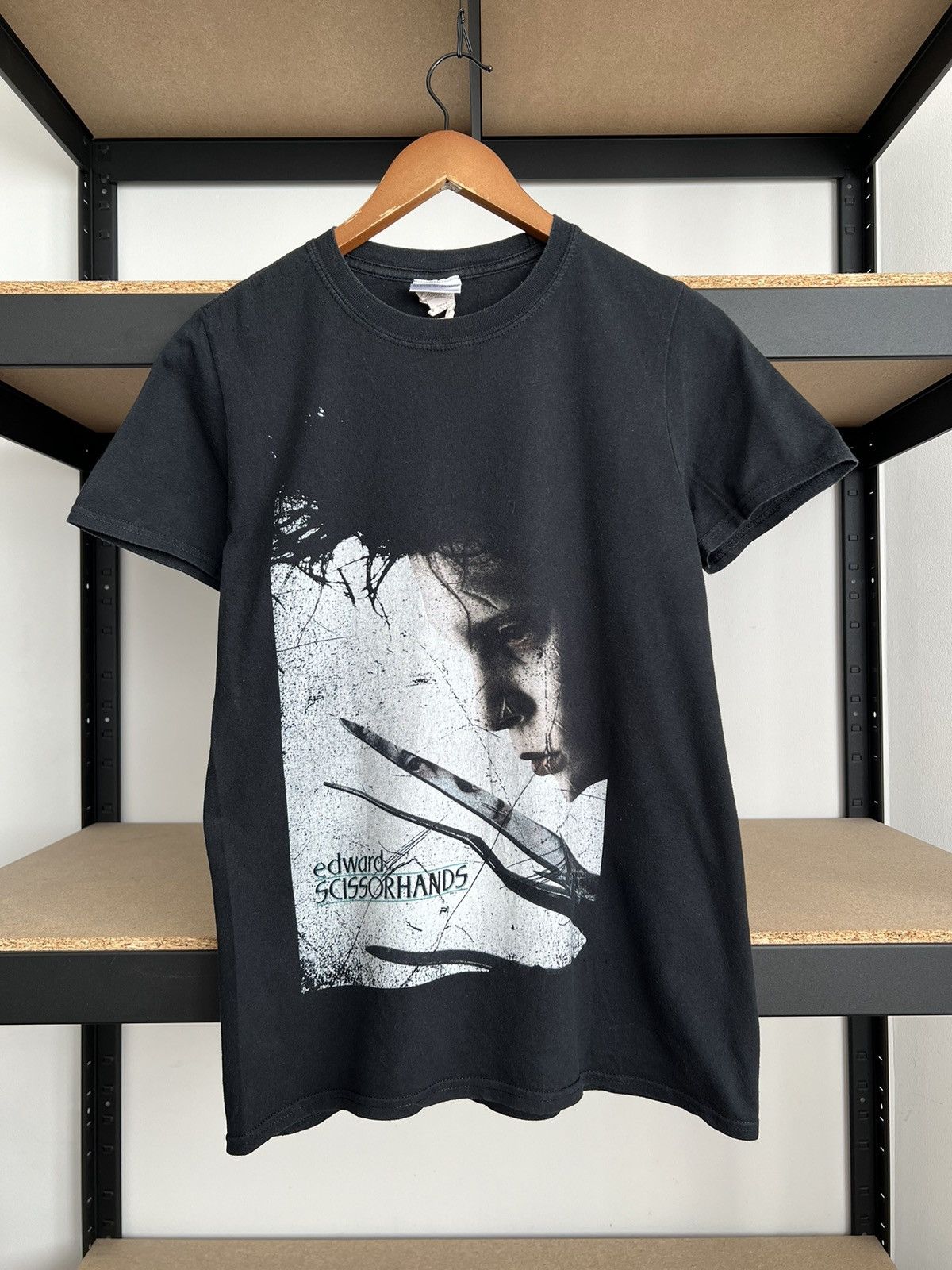Vintage Vintage 2016 Edward Scissorhands Johnny Depp Movie T-shirt Size US S / EU 44-46 / 1 - 1 Thumbnail