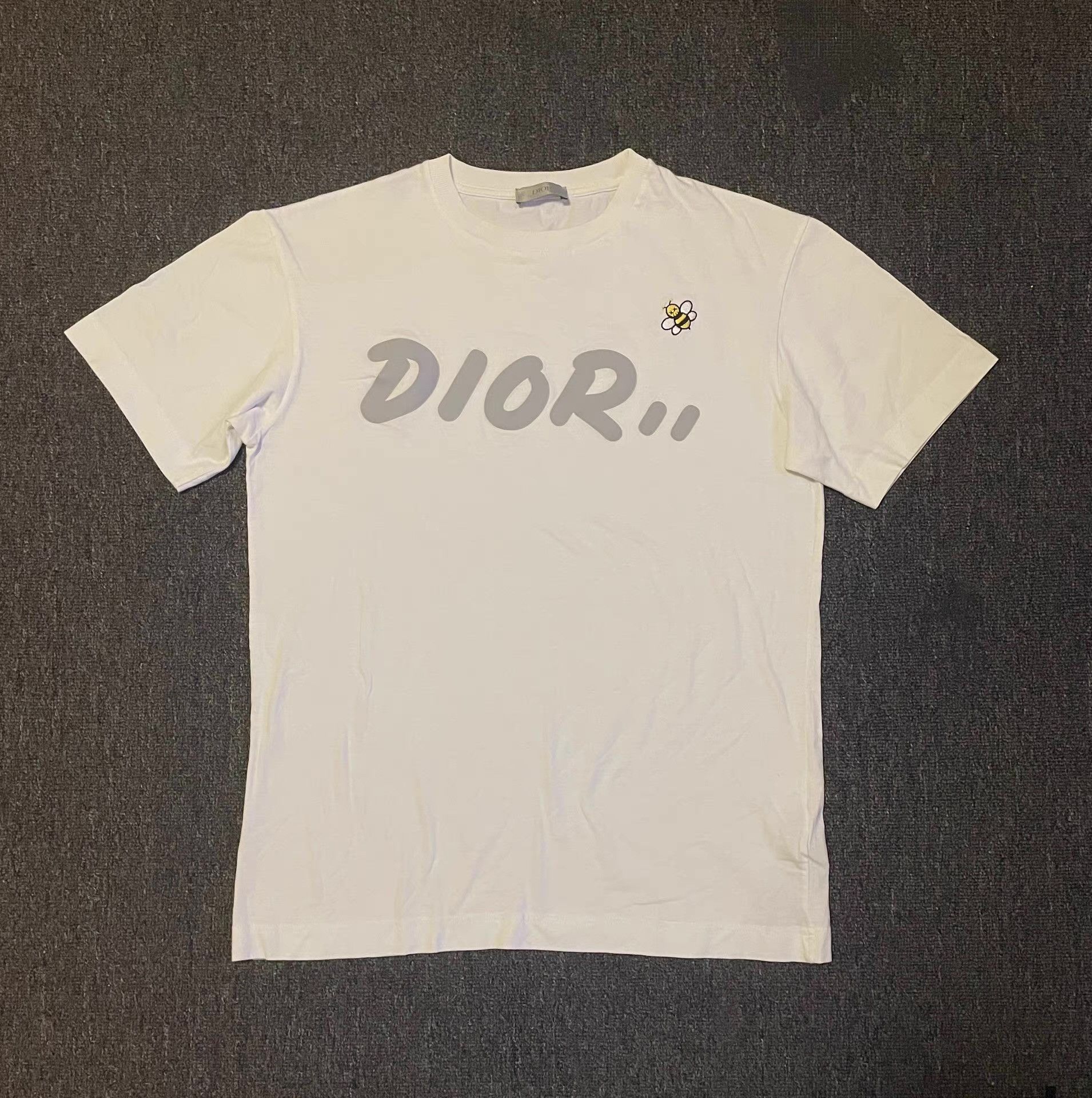 Dior Dior x Kaws Oversize T-shirt, Q4 Size US XXS / EU 40 - 1 Thumbnail