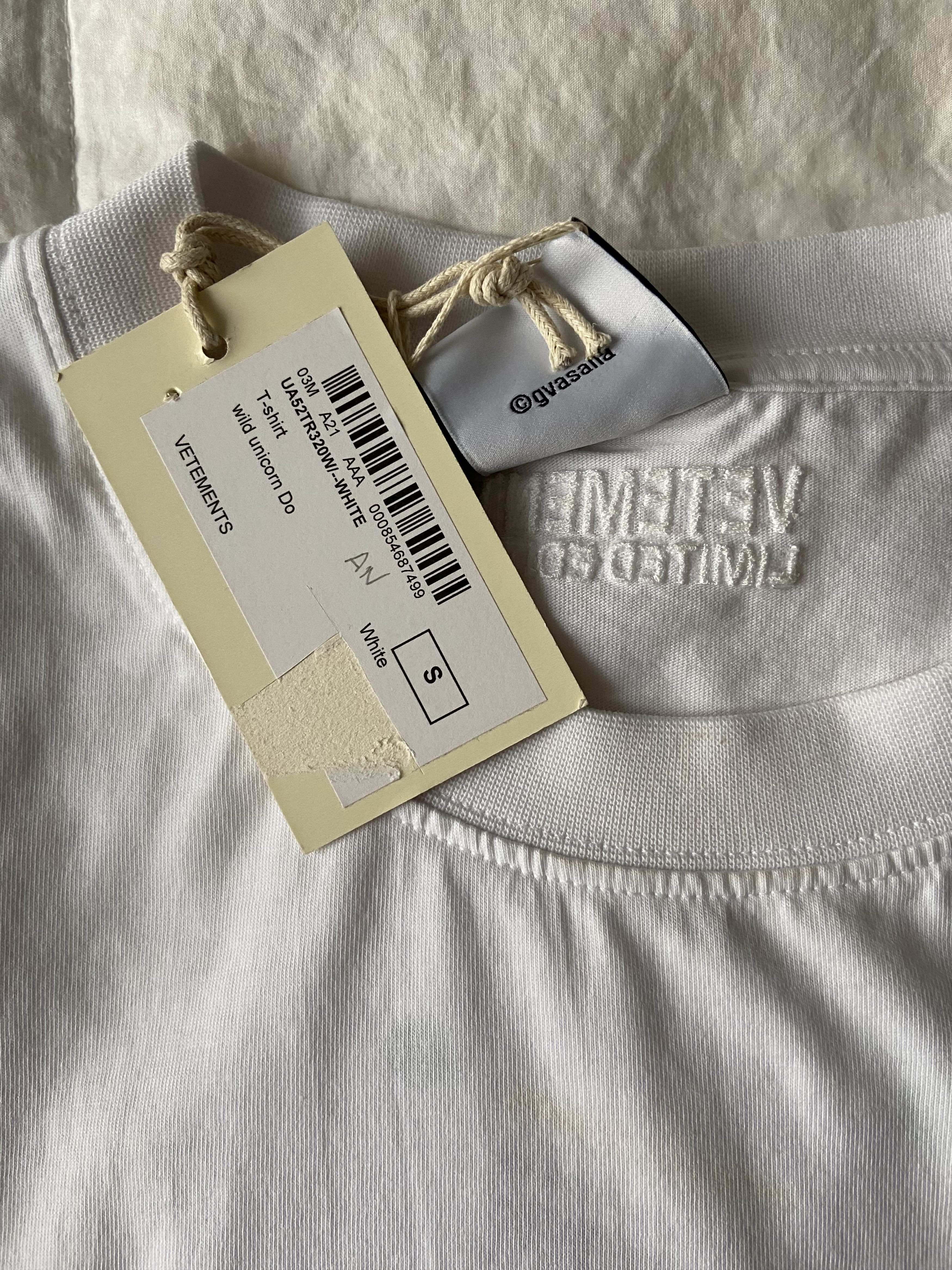 Vetements Vetements Unicorn Tshirt Size US S / EU 44-46 / 1 - 4 Thumbnail