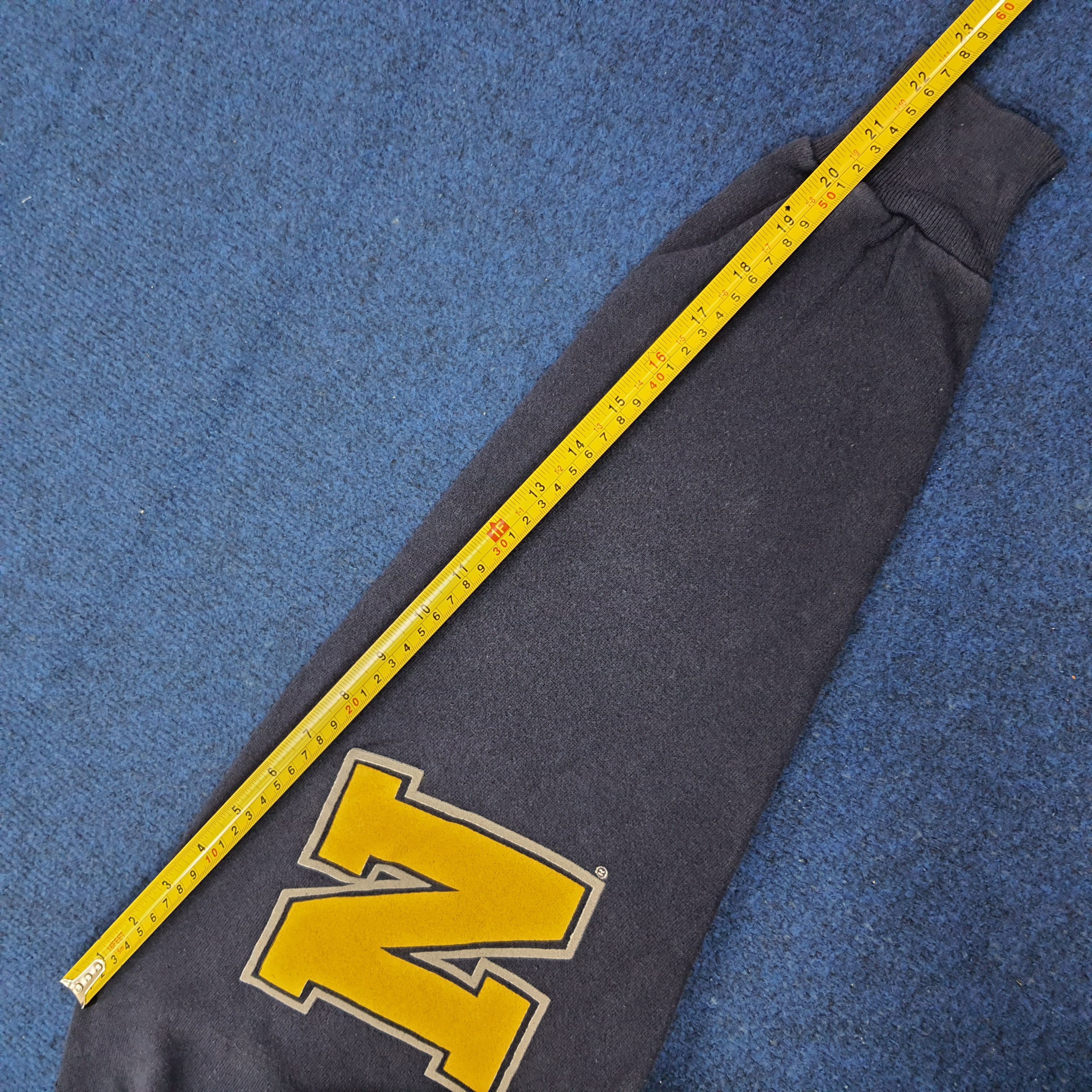 Other Vintage University of Michigan Sweatshirt C245N20 Size US L / EU 52-54 / 3 - 7 Thumbnail
