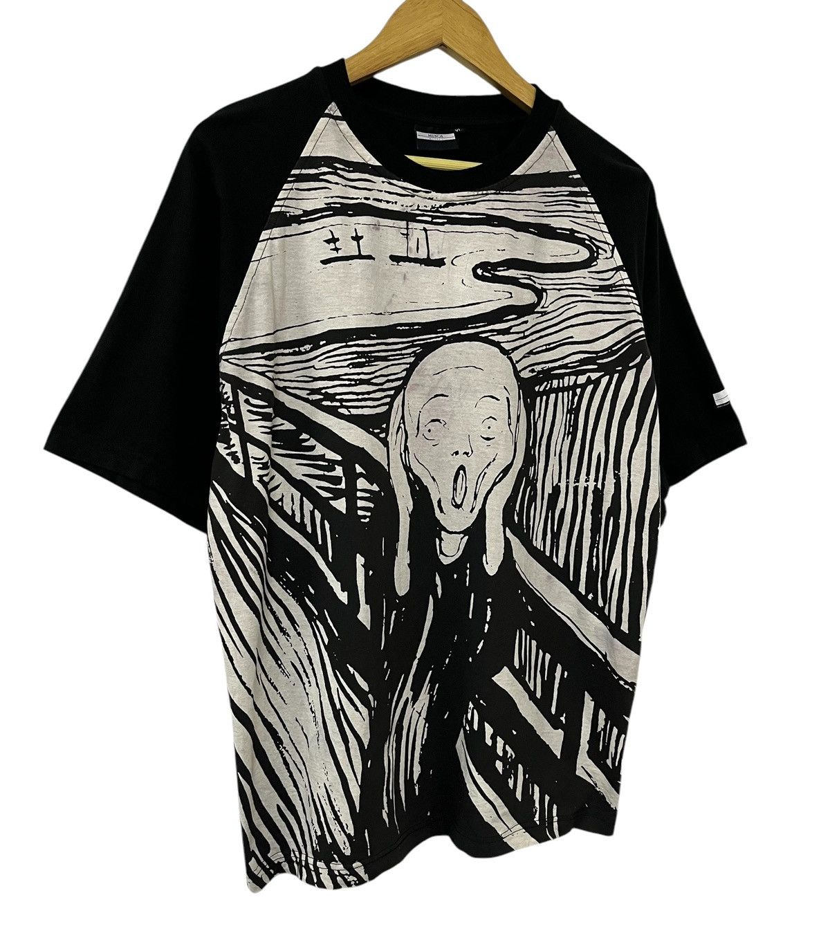 Vintage VINTAGE EDVARD MUNCH THE SCREAM MUSEUM AOP ART TSHIRT Size US XL / EU 56 / 4 - 2 Thumbnail