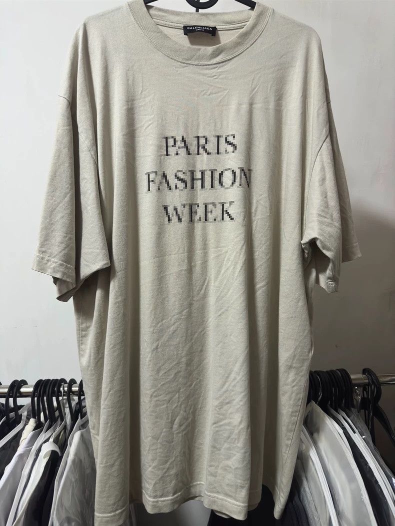 Balenciaga Balenciaga Paris Fashion Week T-shirt - dmc Size US XS / EU 42 / 0 - 1 Thumbnail