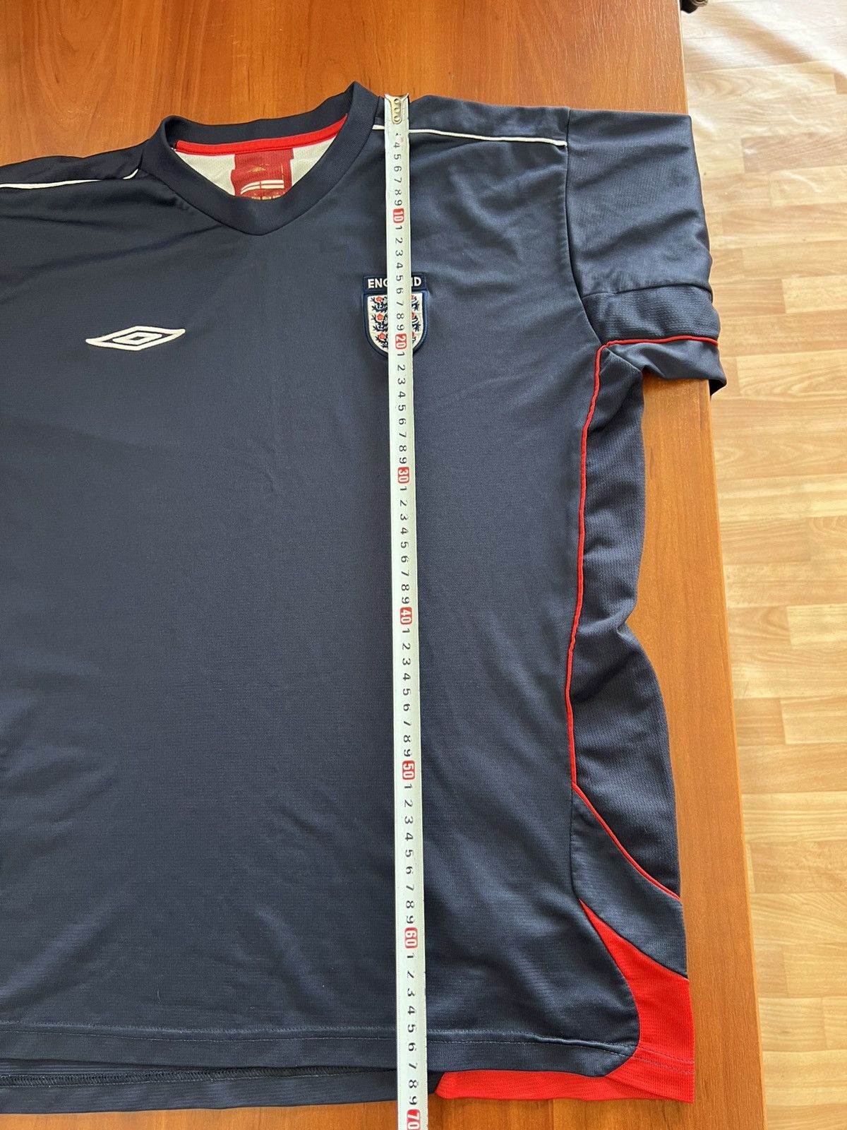 Umbro 2006/07 ENGLAND TEAM TRAINING SOCCER JERSEY FOOTBALL SHIRT M Size US M / EU 48-50 / 2 - 14 Thumbnail