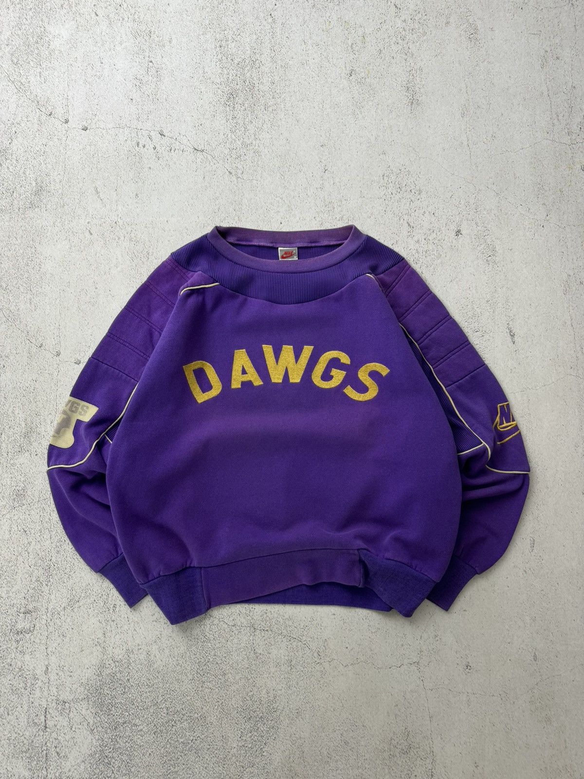Vintage Nike Vintage Dawgs Washington Sweatshirt Size US M / EU 48-50 / 2 - 1 Thumbnail