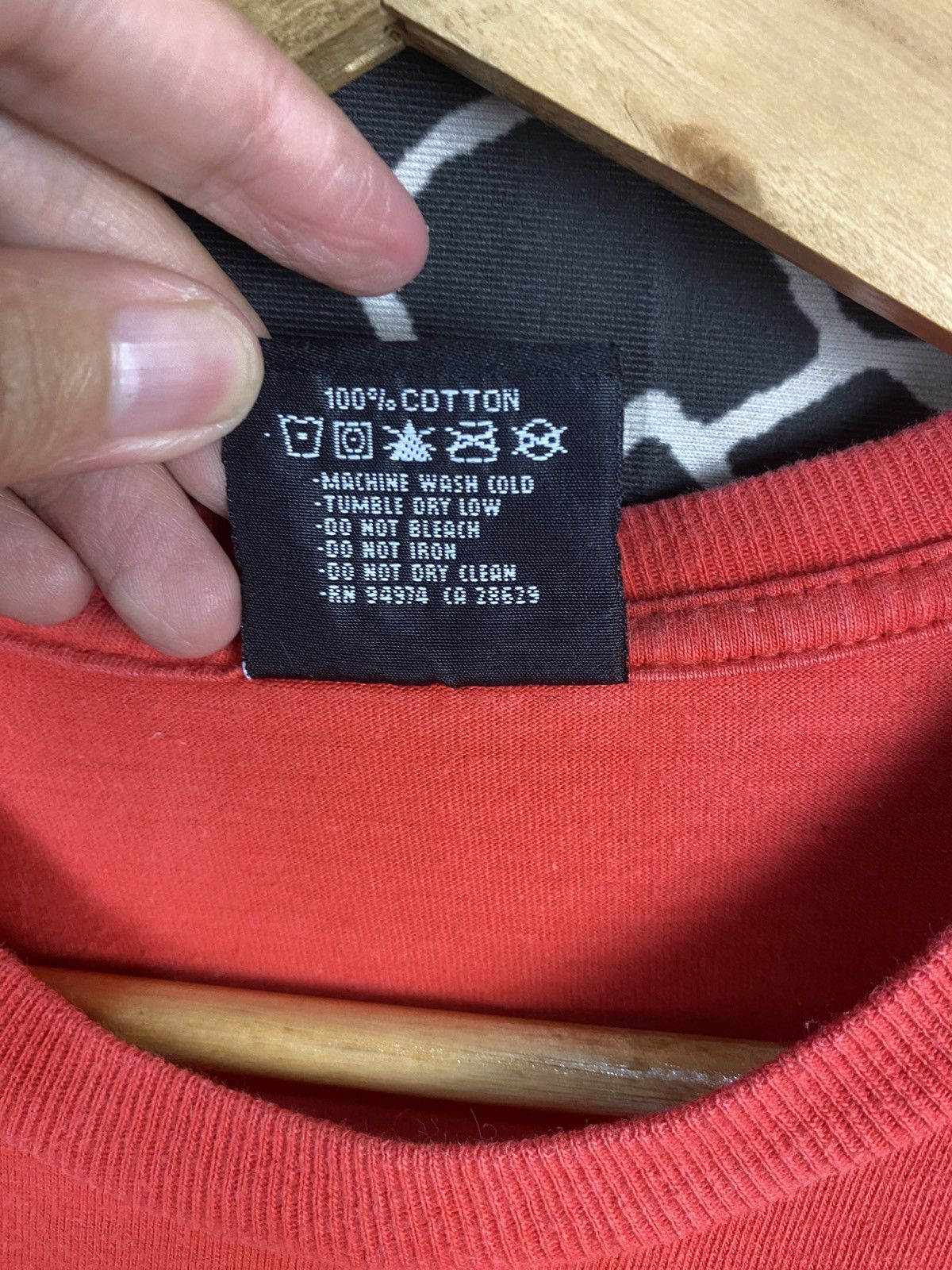 Undefeated Vintage Undefeated Red Tshirt Size US L / EU 52-54 / 3 - 7 Thumbnail