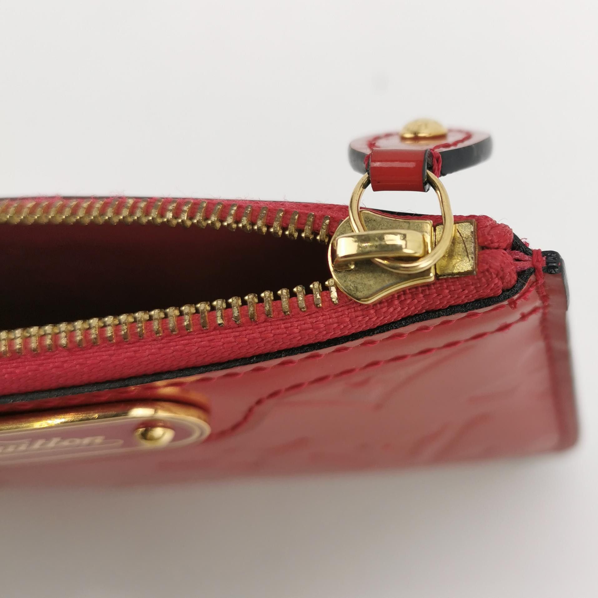 Louis Vuitton Louis Vuitton (LV) Patent leather monogram embossed logo zi Size ONE SIZE - 6 Thumbnail