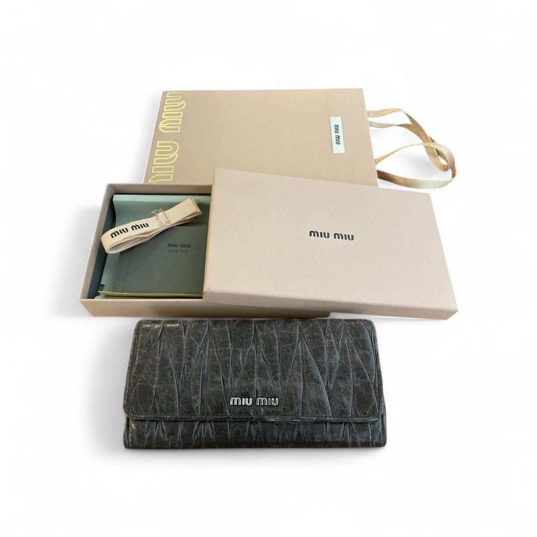 Miu Miu Miu Miu - Black Bifold Matelasse Wallet Vintage Leather Size ONE SIZE - 1 Thumbnail