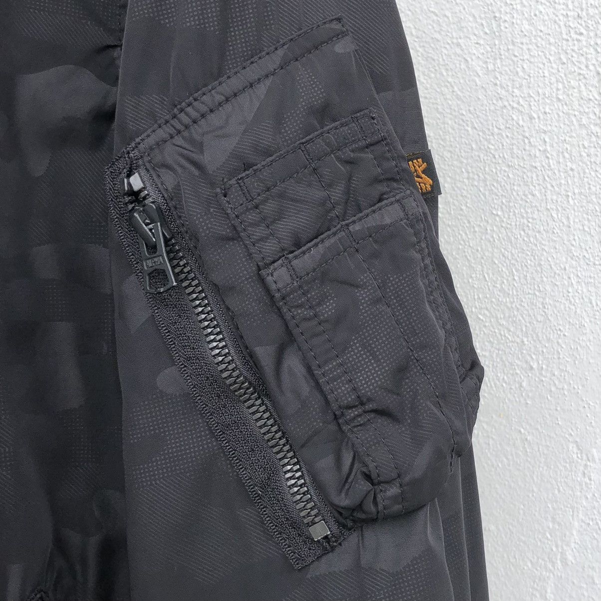 Alpha Industries Alpha Industries camouflage "MA-1 Nylon Bomber Jacket Size US M / EU 48-50 / 2 - 7 Thumbnail
