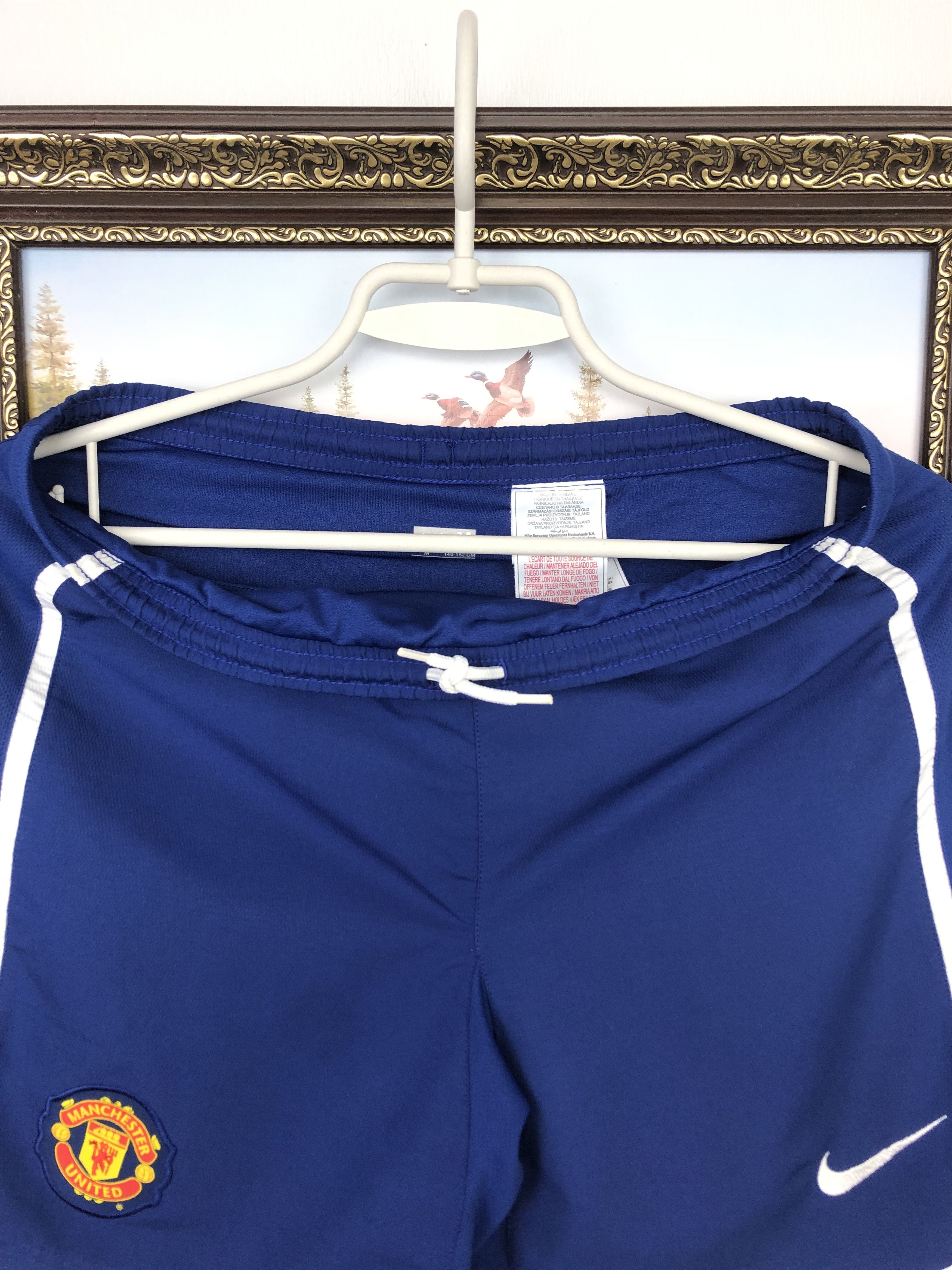 Nike Vintage Manchester United Football Shorts Soccer Boys 10 Size US 26 / EU 42 - 5 Thumbnail