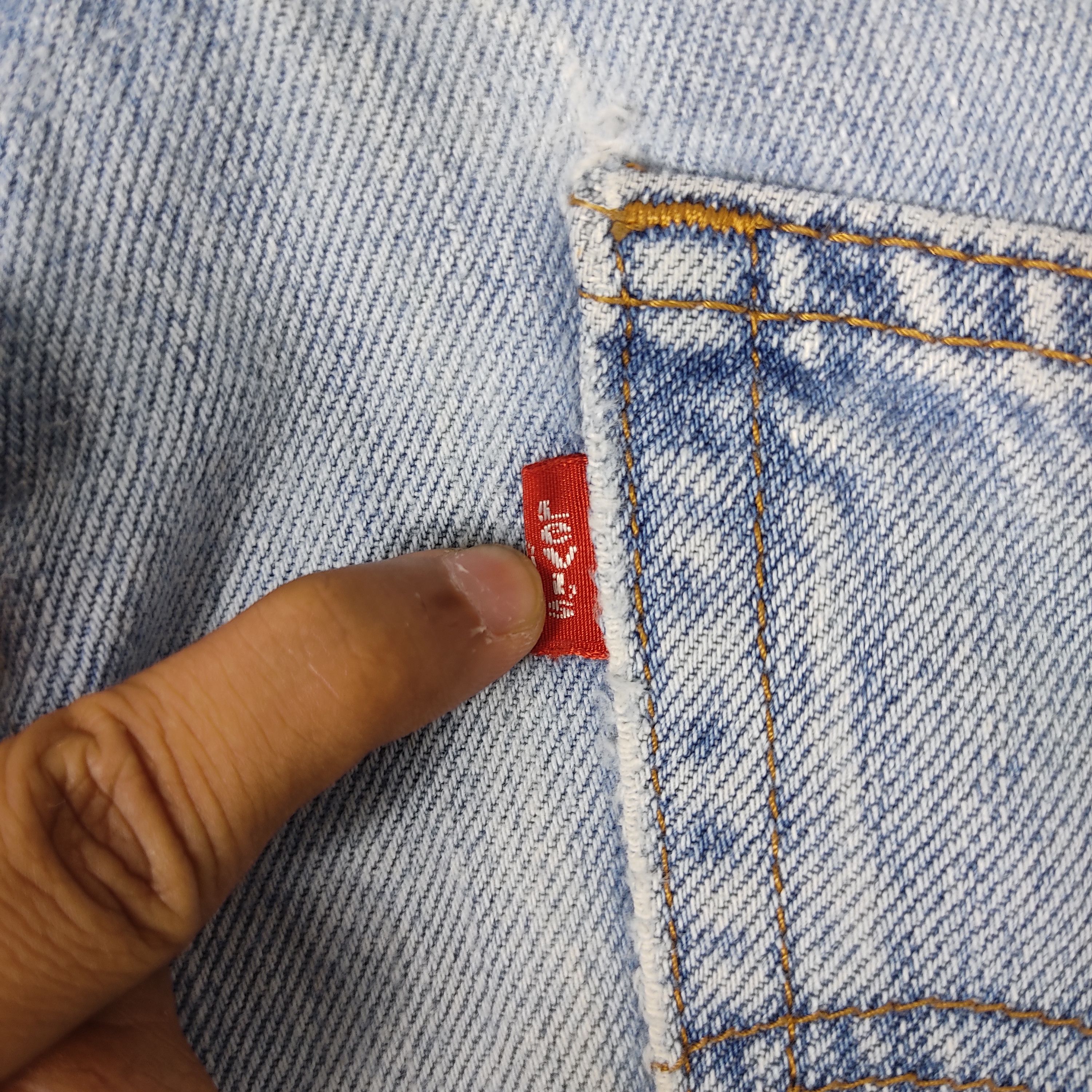 Levi's × Vintage Vintage Levis 560 Blue Light Wash Jeans L343 Size US 33 - 11 Thumbnail