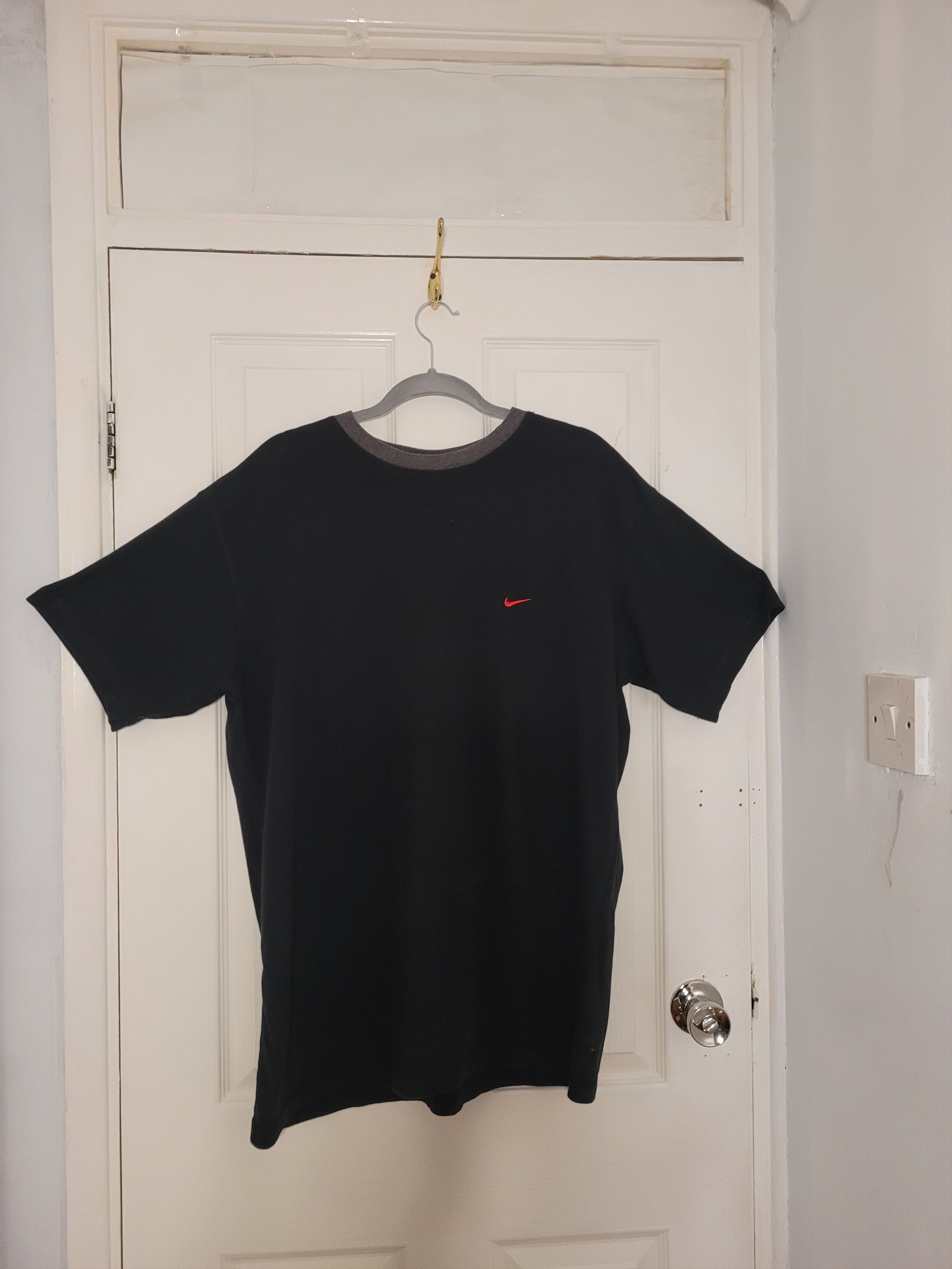 Nike Vintage Nike T-shirt Black with Red Swoosh 90s/2000s Size US XXL / EU 58 / 5 - 6 Thumbnail