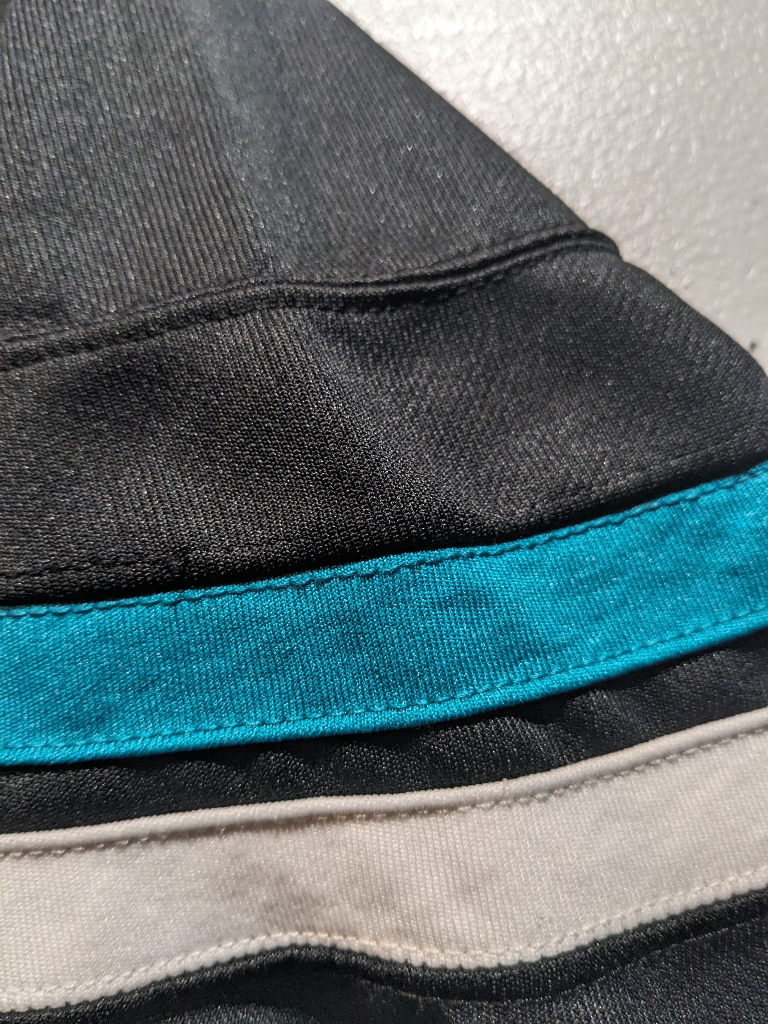 Ccm × NHL × Vintage Vintage 90s Worcester Sharks CCM Youth Small Hockey Jersey Size US S / EU 44-46 / 1 - 9 Thumbnail