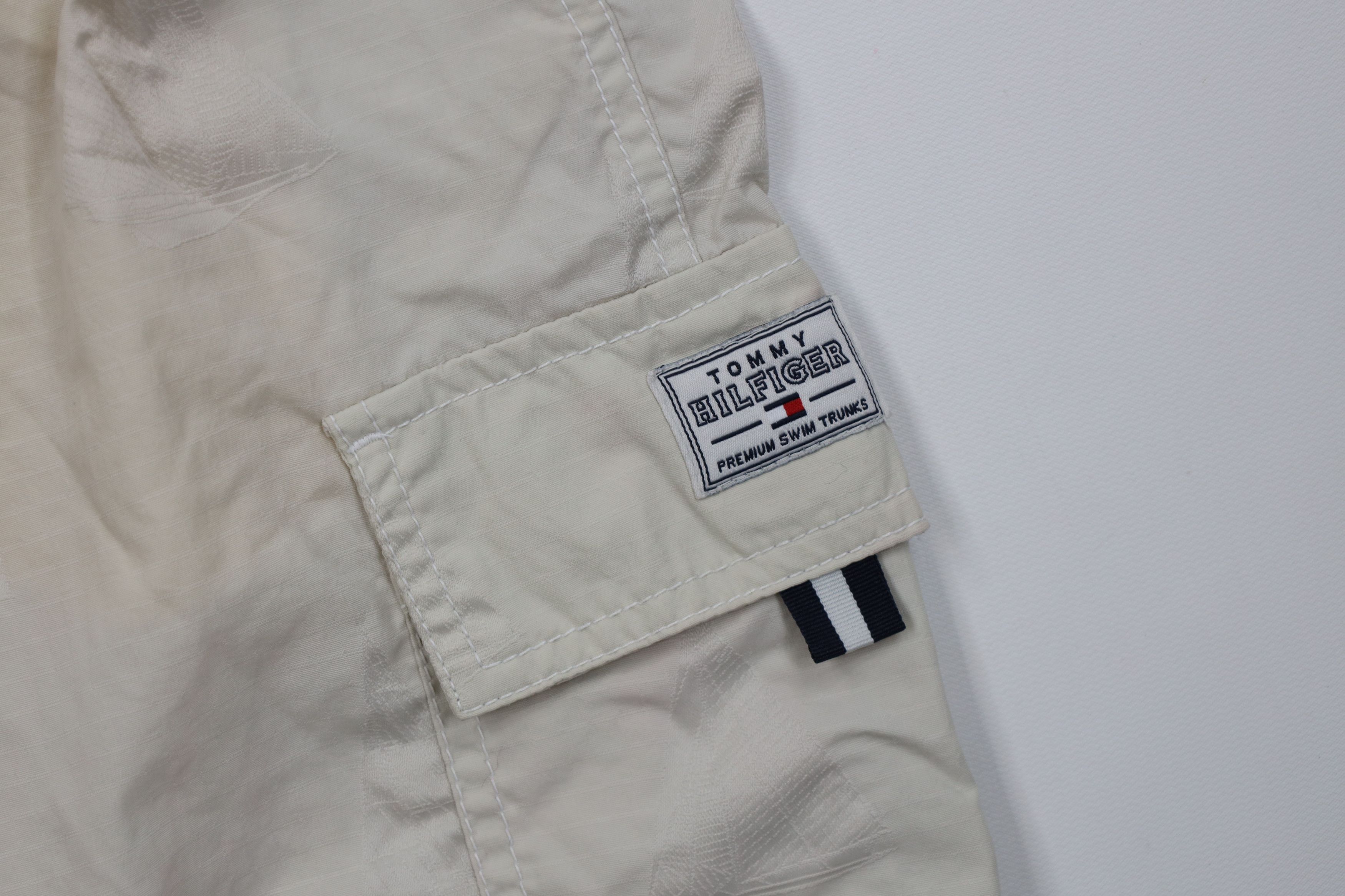 Tommy Hilfiger Vintage Y2K 2005 Tommy Hilfiger All Over Print Shorts Size US 36 / EU 52 - 5 Thumbnail