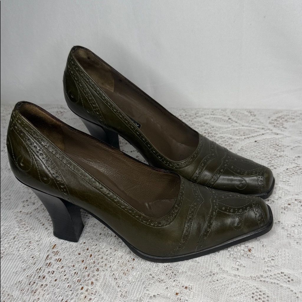 Bally Bally olive green loafer design square toe slip on heel sz 5 Size US 5 / IT 35 - 2 Thumbnail