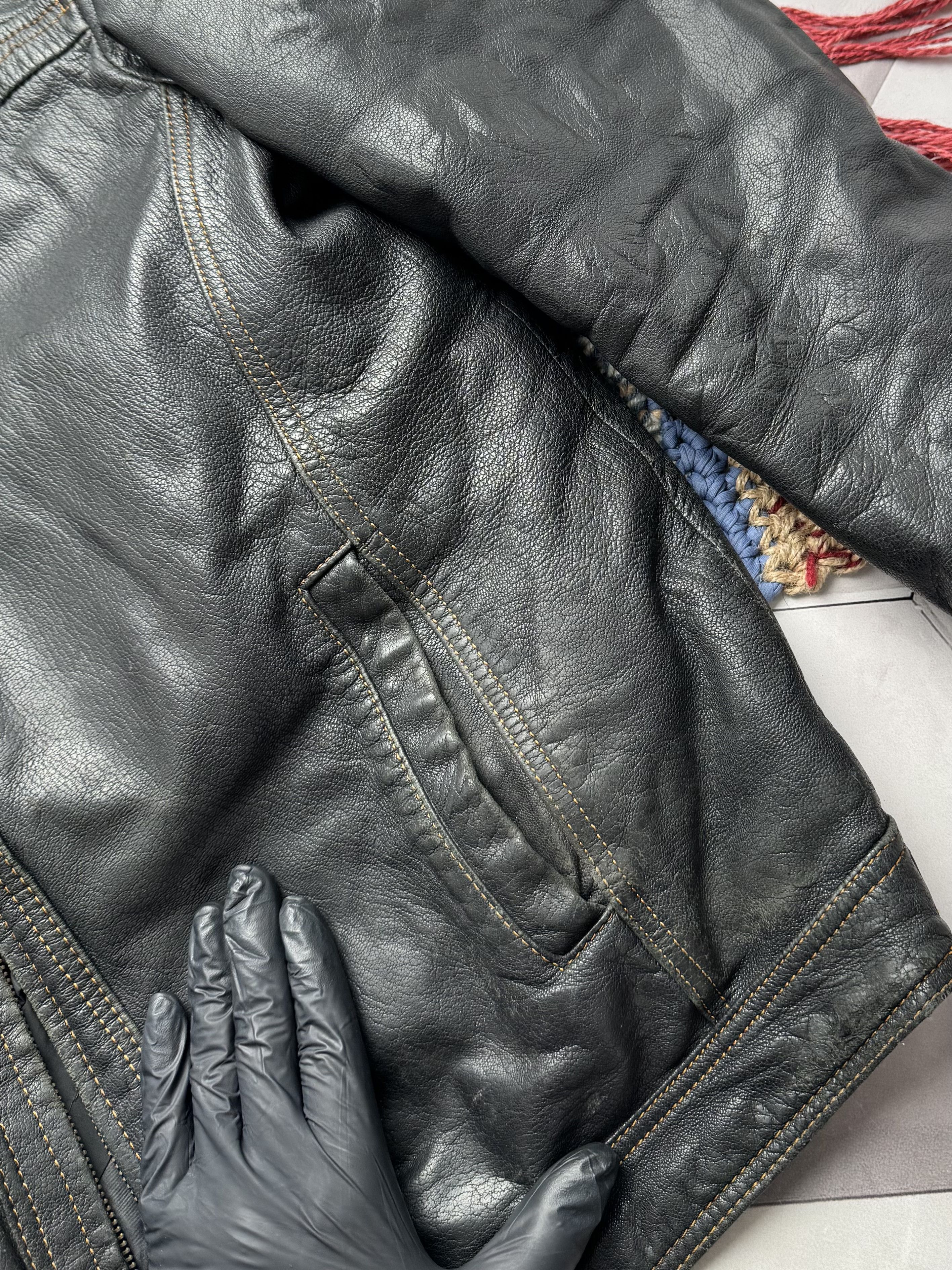 Vintage Vintage Leather Bomber Thrashed Jacket Size US XL / EU 56 / 4 - 9 Thumbnail