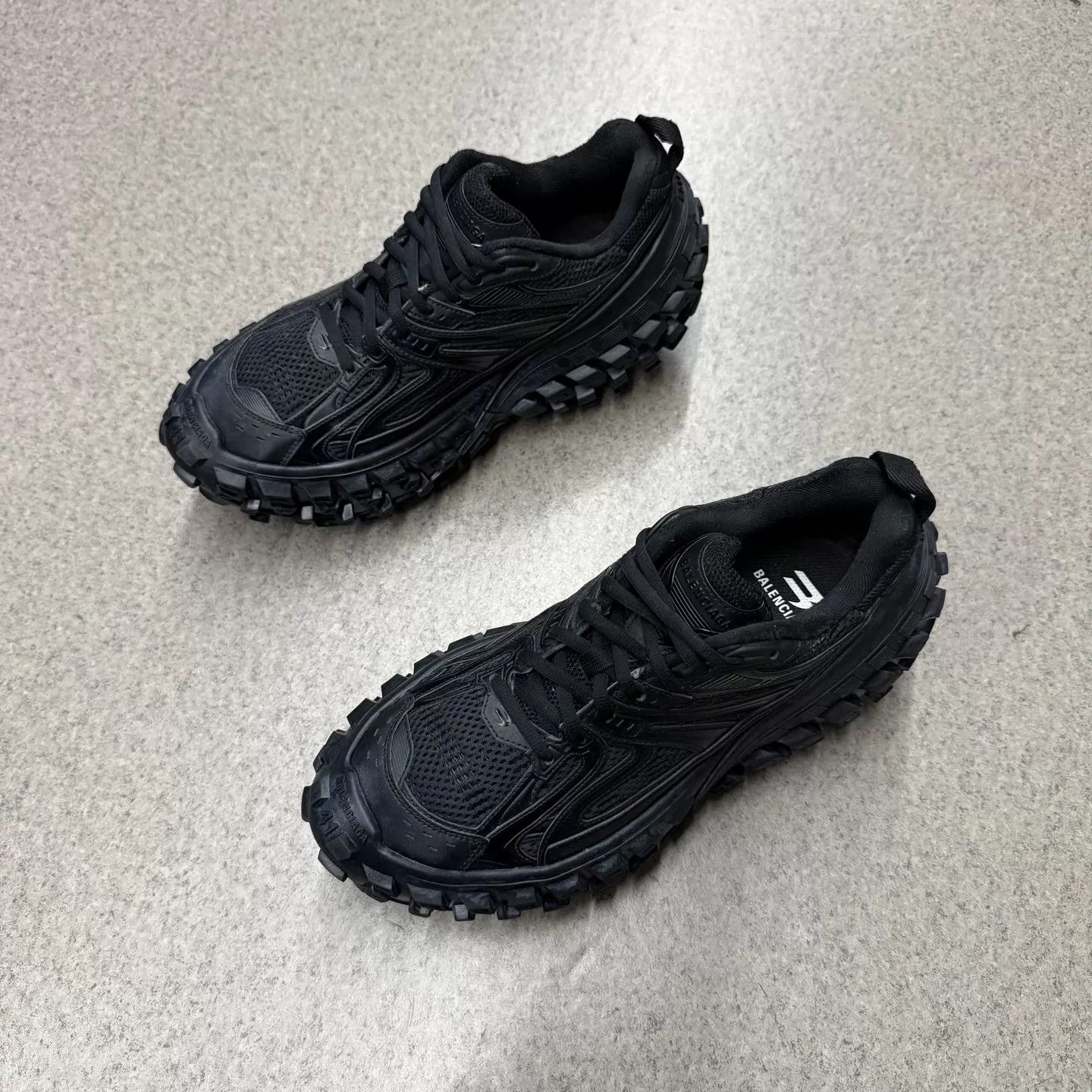 Balenciaga Balenciaga Bouncer Black Distressed 41 Worn Once Size US 8 / EU 41 - 5 Thumbnail