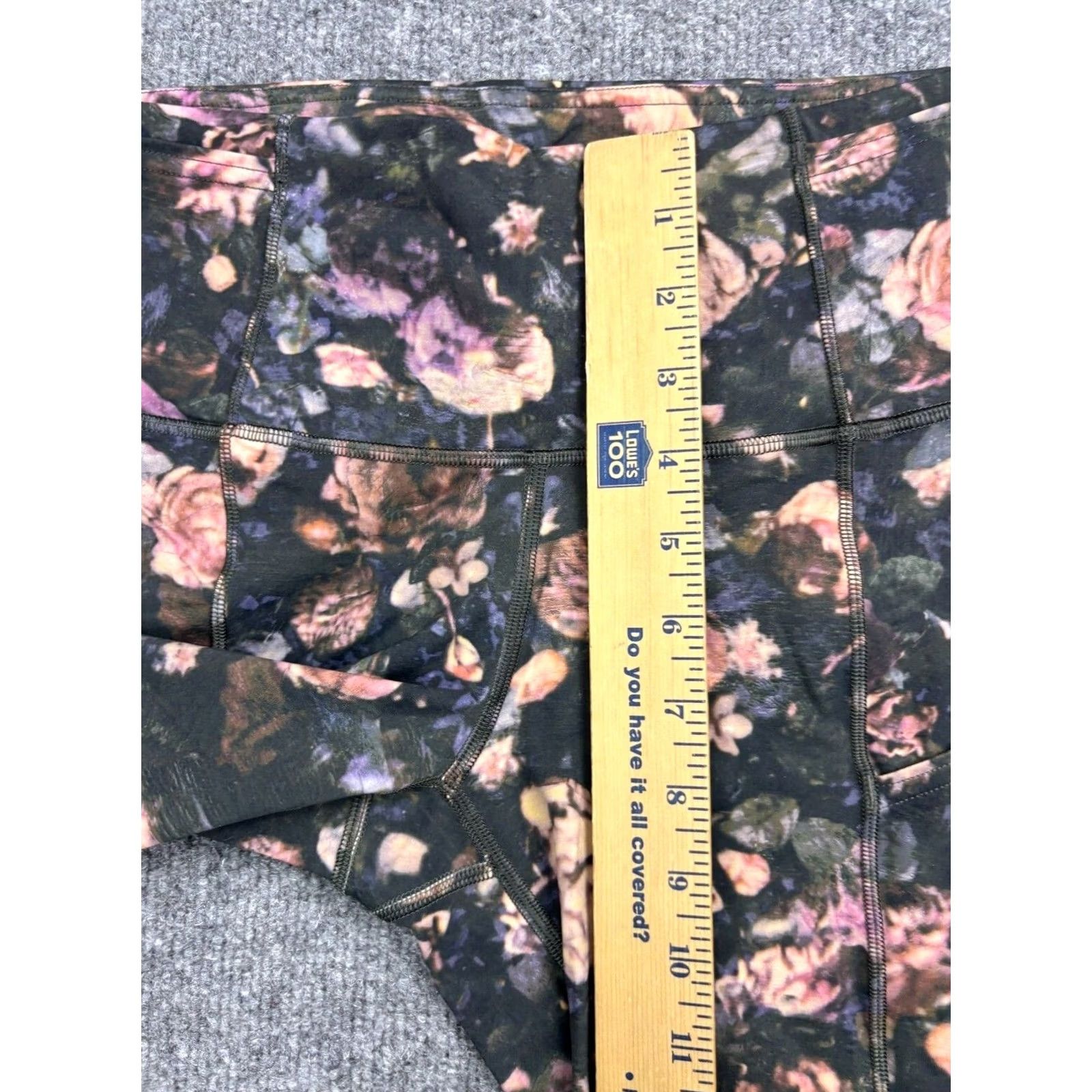 Lululemon Lululemon Speed Up Tight 28” Legging Women's 4 Gray Pink Floral Print Cropped Cropped Floral Print Tight Size 27" / US 4 / IT 40 - 3 Thumbnail
