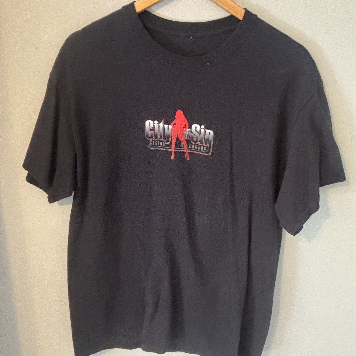 Vintage Y2K Las Vegas City of Sin Casino Lounge Graphic T Shirt Size US L / EU 52-54 / 3 - 2 Thumbnail