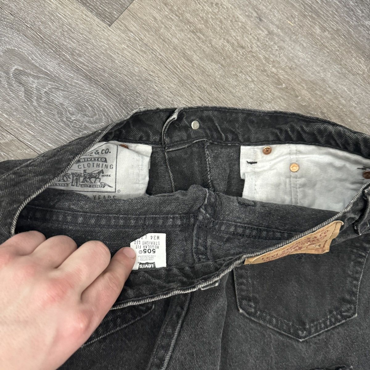 Levi's × StraightFaded × Vintage Vintage 90s Levi’s 505 faded black essential jeans Size US 32 / EU 48 - 4 Thumbnail