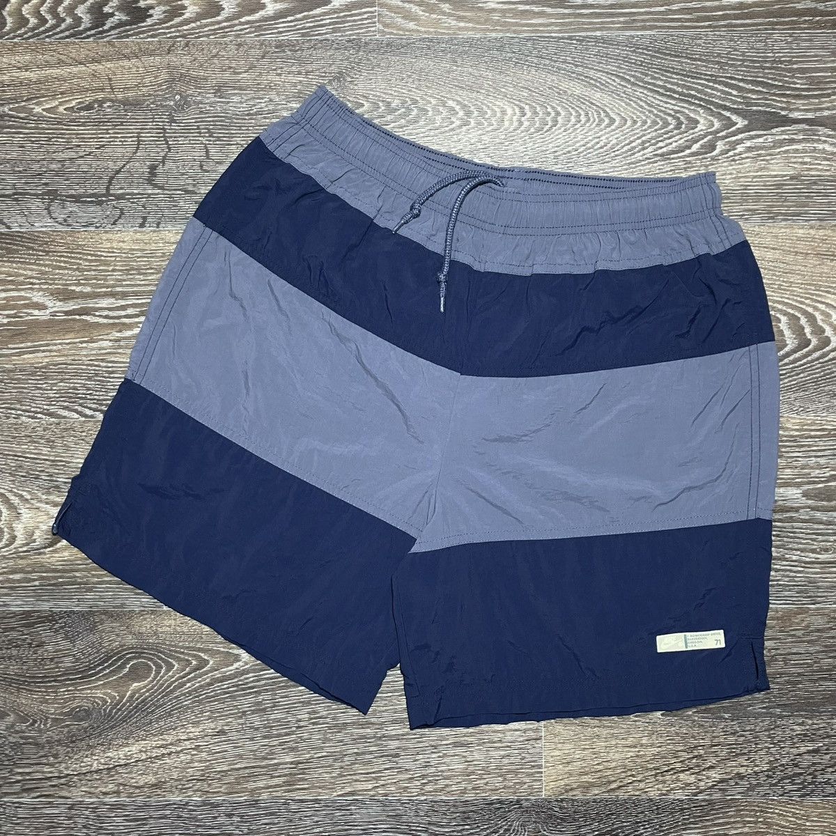 Nike Vintage 2000s NIKE Swoosh Graphic Print Nylon Shorts Size US 32 / EU 48 - 2 Thumbnail