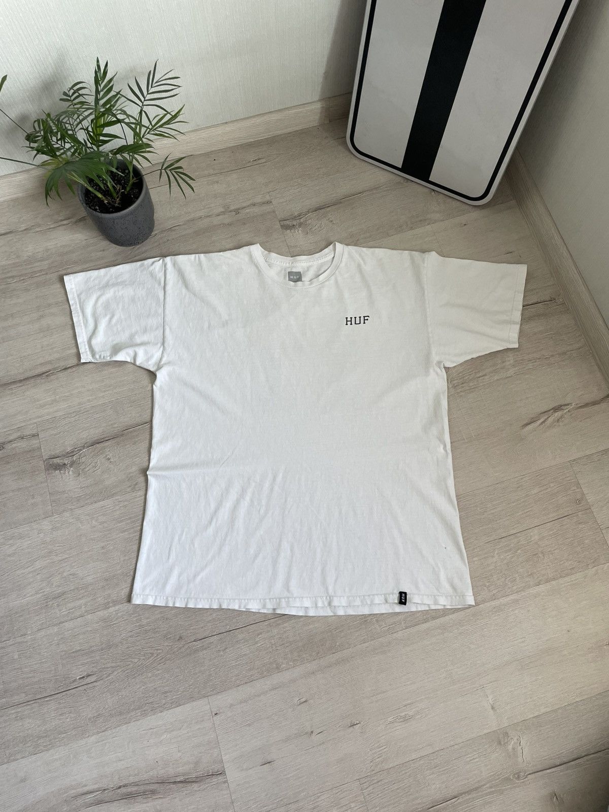 Huf Vintage Rare Huf Skate Co T-shirt Big H Logo with rose Sk8 Size US XL / EU 56 / 4 - 2 Thumbnail
