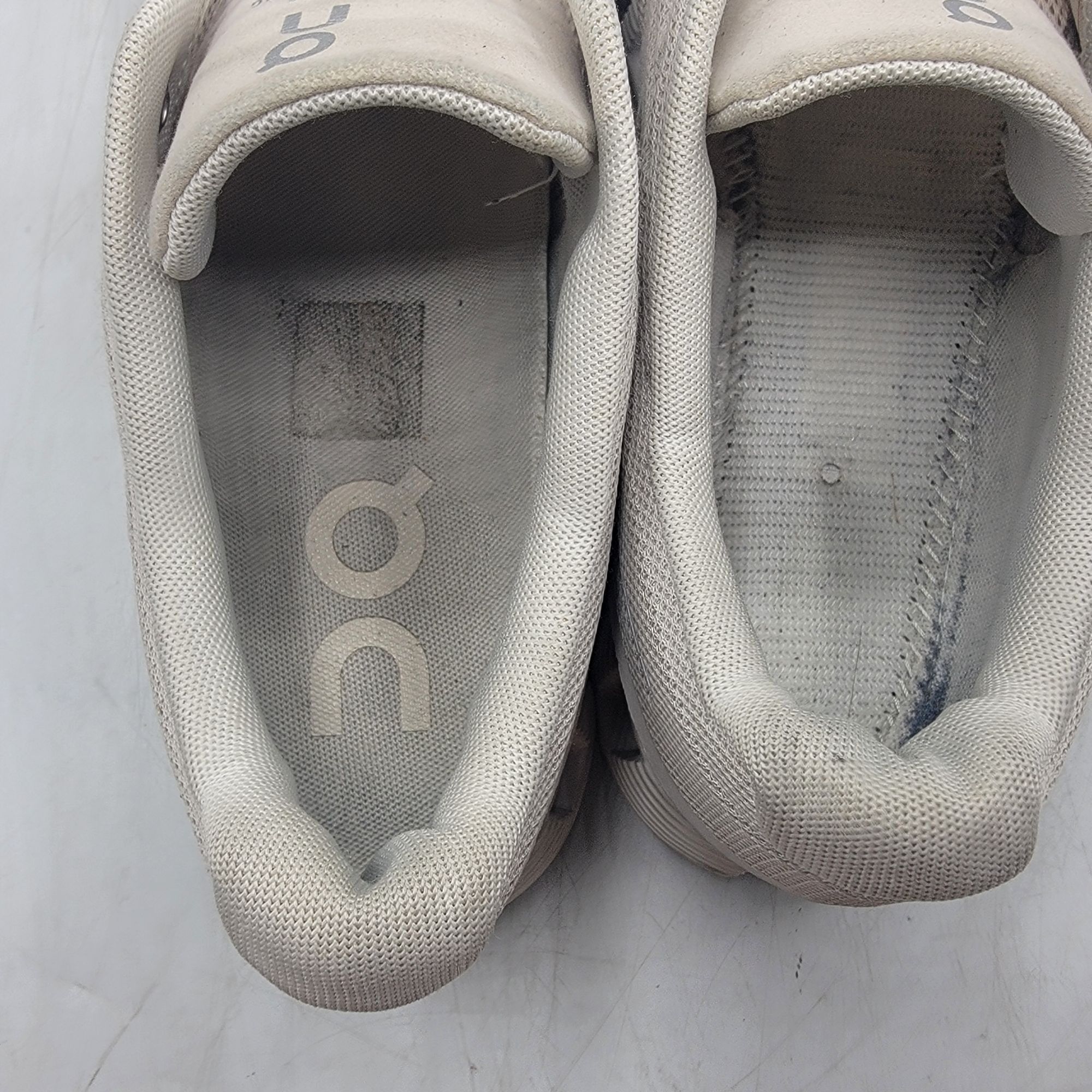 On On Cloud 5 Women 10 Pearl White Athletic Shoes Running Walki Size US 10 / IT 40 - 5 Thumbnail