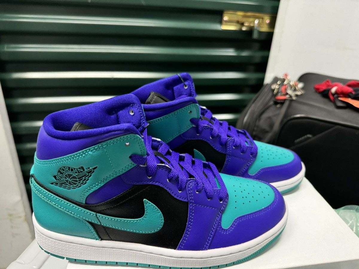 Jordan Brand Size 7.5 - Air Jordan 1 Mid Black Grape W BRAND NEW WITH BOX Size US 7.5 / IT 37.5 - 4 Thumbnail