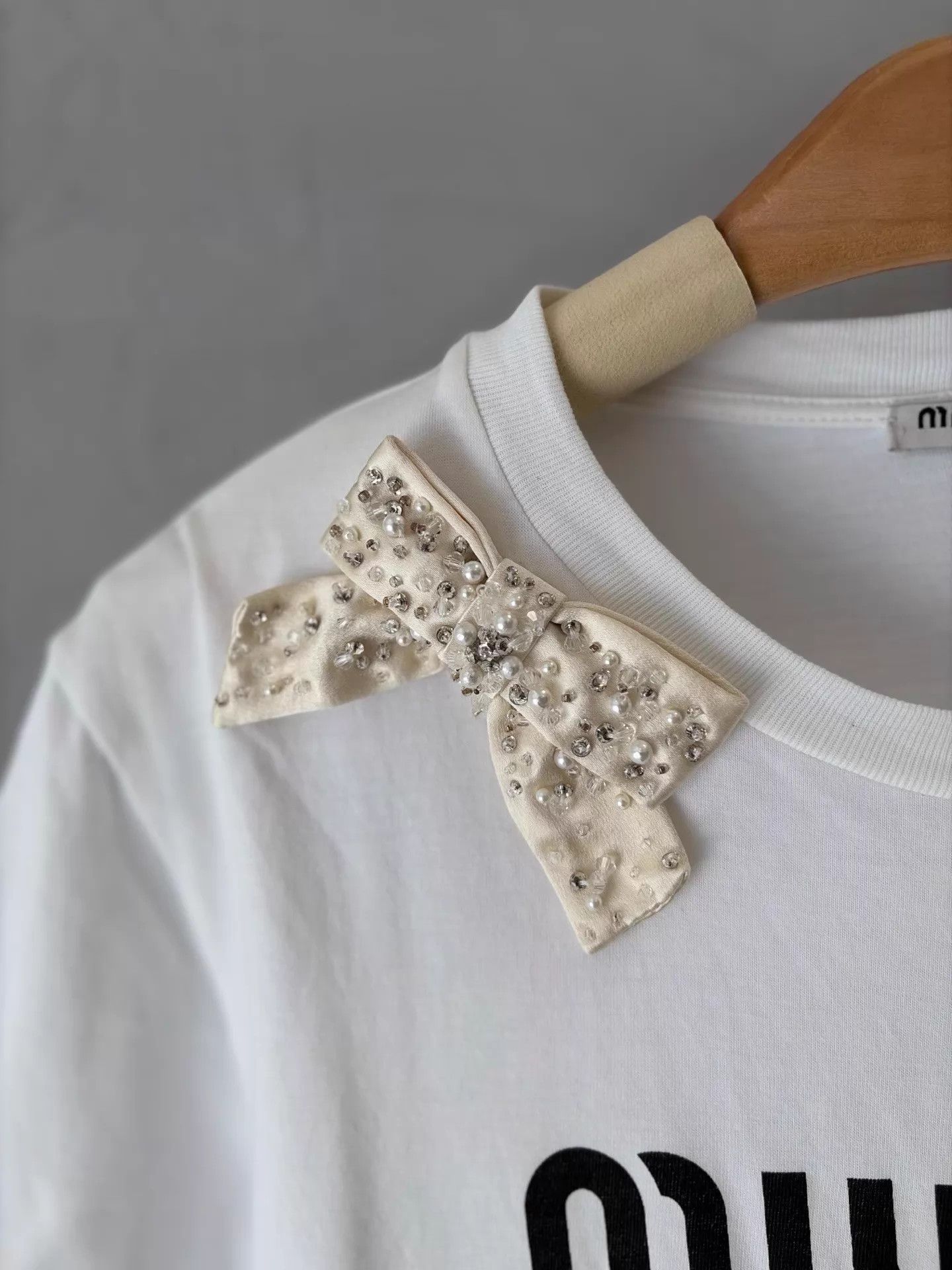 Miu Miu MIU MIU Women's Near New 3D Silk Bow Collar Short Sleeve S Size S / US 4 / IT 40 - 2 Thumbnail