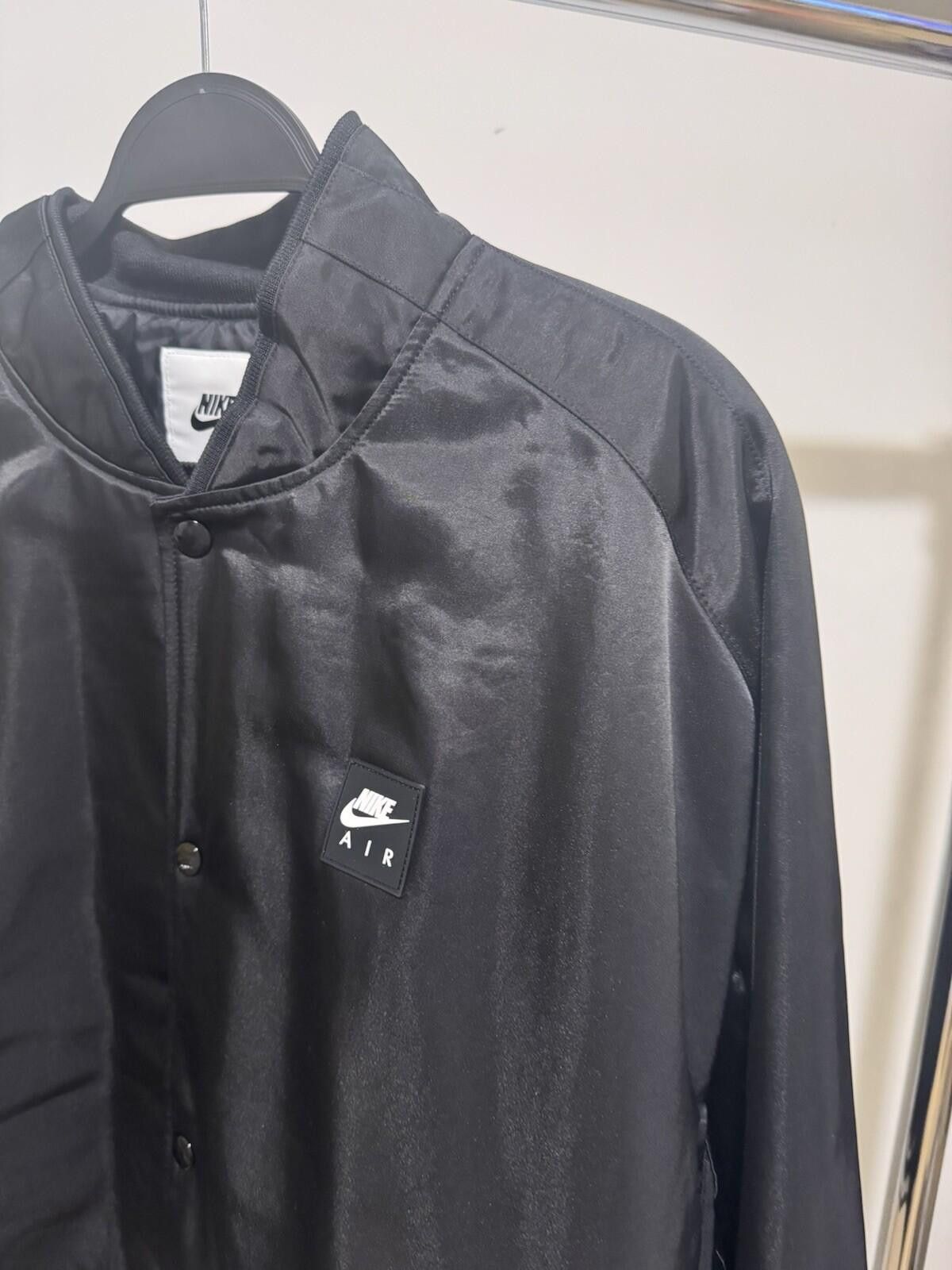 Nike NWT Nike Air Varsity Therma-Fit Bomber Jacket HJ0301-010 Size US L / EU 52-54 / 3 - 3 Thumbnail