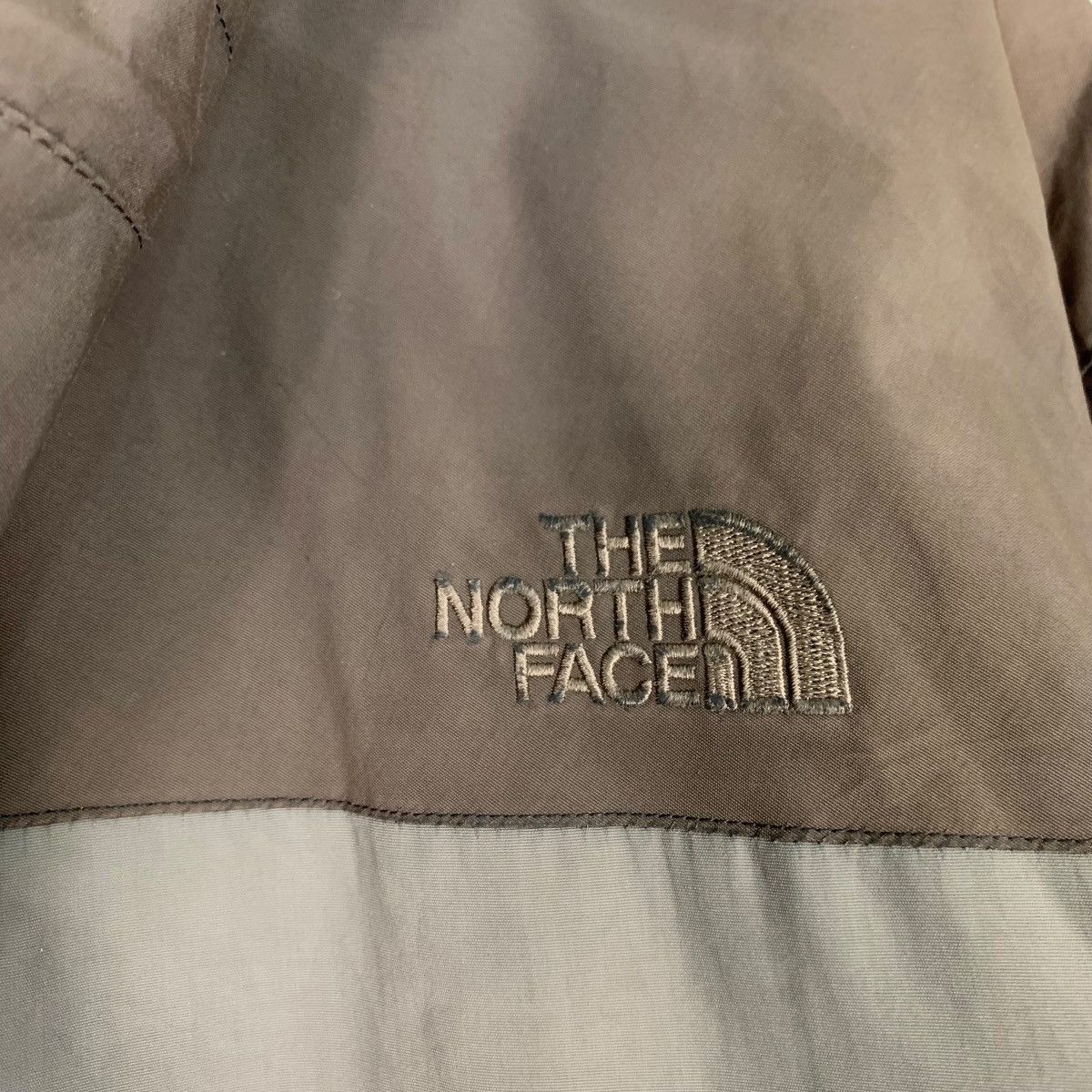 The North Face THE NORTH FACE Colorblock Hoodie Jacket #0400-C18 Size US L / EU 52-54 / 3 - 9 Thumbnail