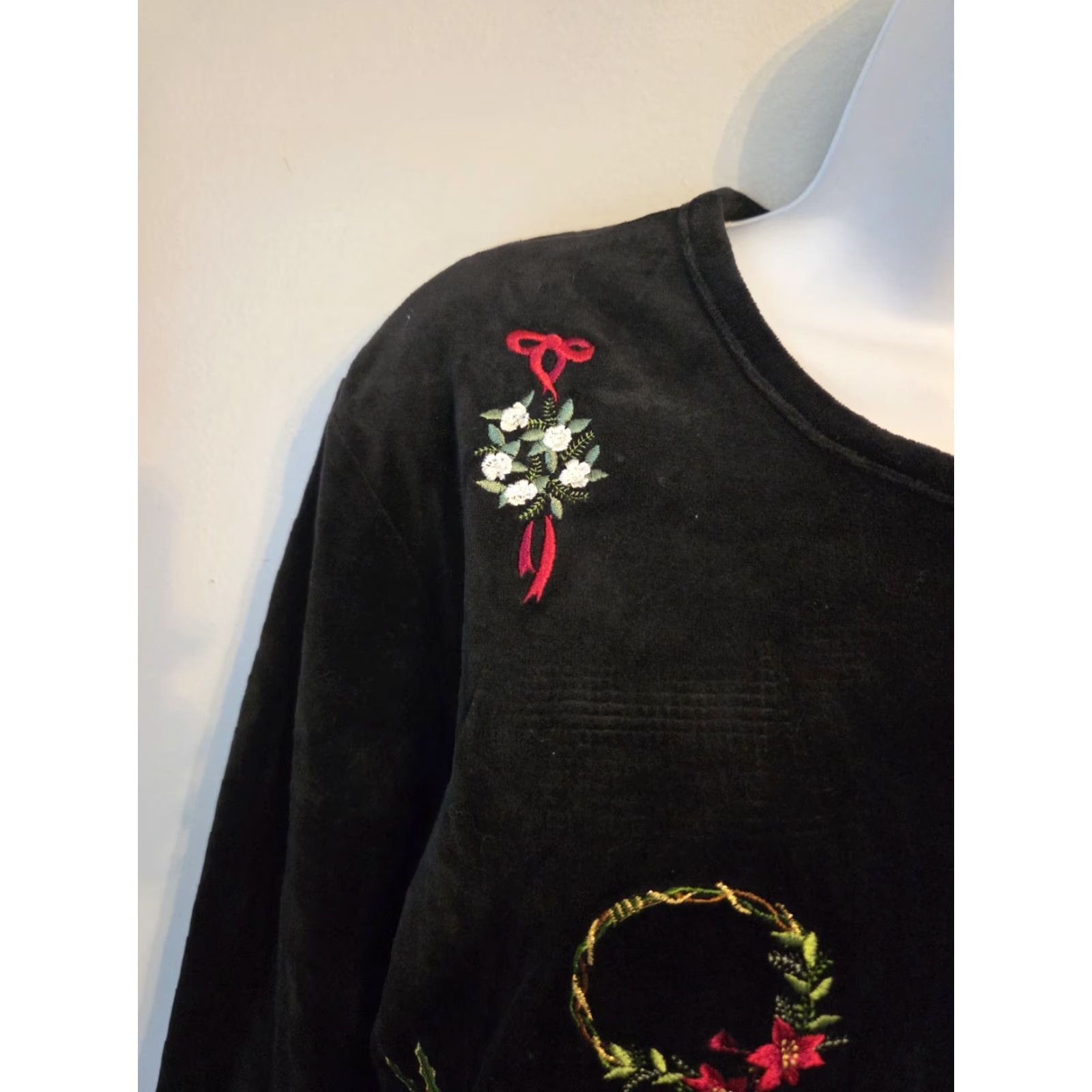Vintage Appleseed's Black Velvet Christmas Embroidered Button Front Cardigan Womens L Size L / US 10 / IT 46 - 3 Thumbnail