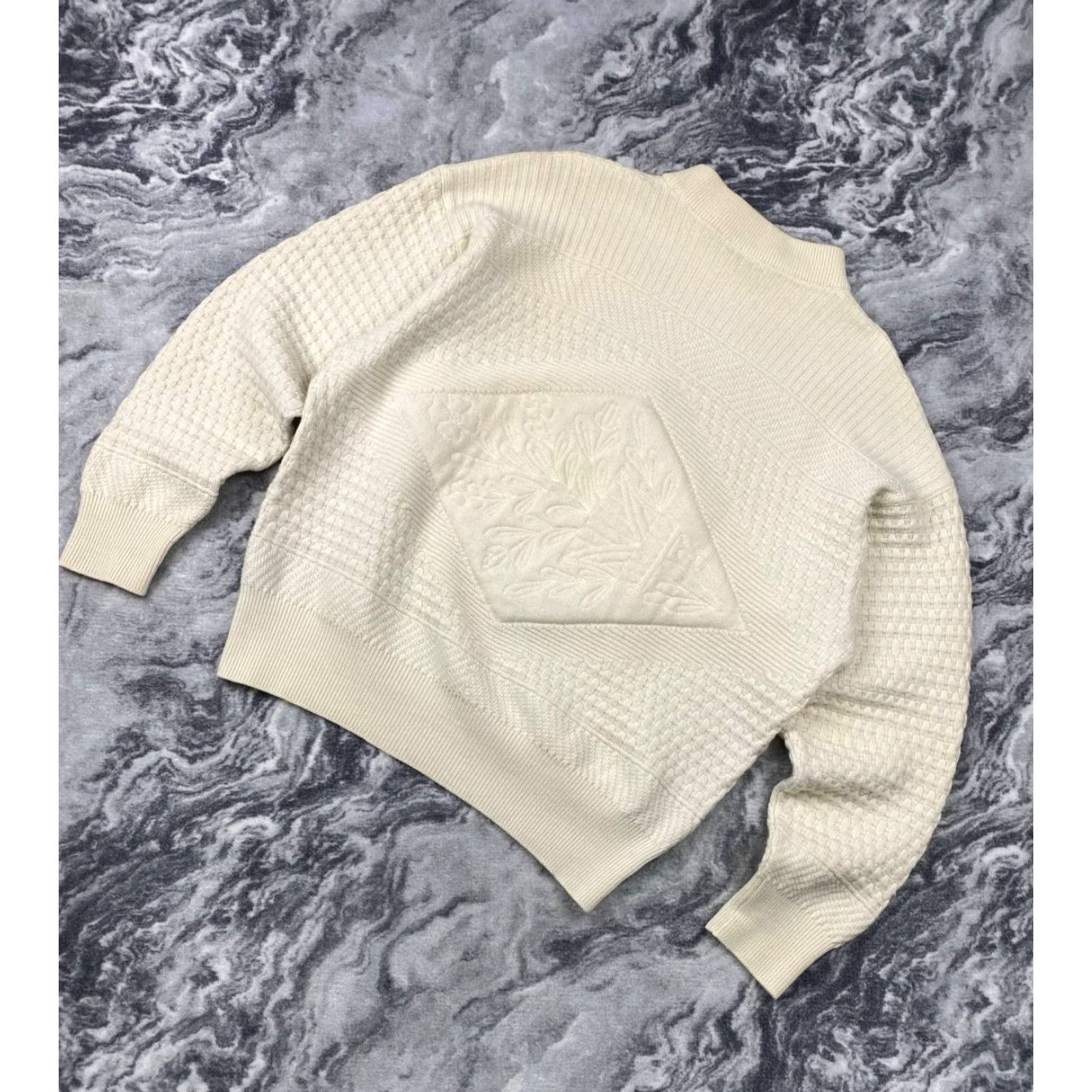 Versace VINTAGE Versace Knit Sweater Wool Logo Men White Size 50 L Pullover Knit Wool Sweater Men Logo White 50 Versace Vintage Size US L / EU 52-54 / 3 - 2 Thumbnail
