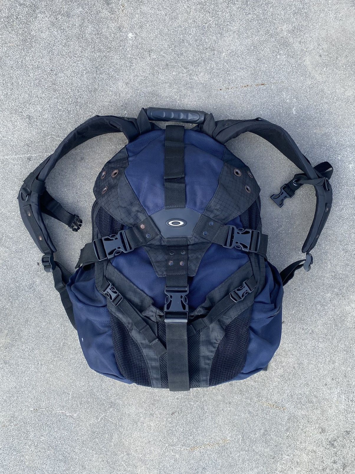 image of Oakley Icon 2.0 Backpack in Navy, Men's