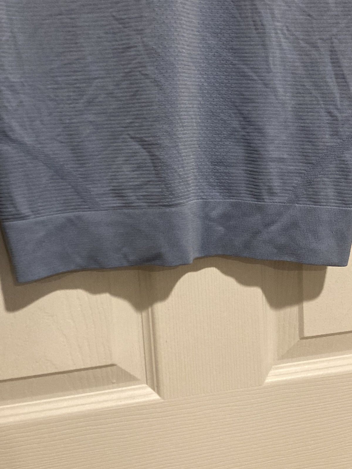 Lululemon Lululemon Women’s Blue Athletic Longsleeve Shirt Sz. 2 Size XS / US 0-2 / IT 36-38 - 5 Thumbnail