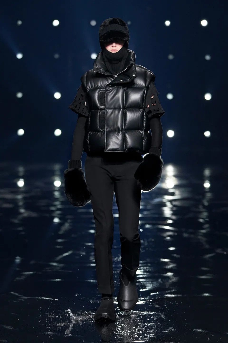 Givenchy Givenchy AW21 Runway Lambskin Leather Puffer Vest Look 5 Size US L / EU 52-54 / 3 - 21 Thumbnail