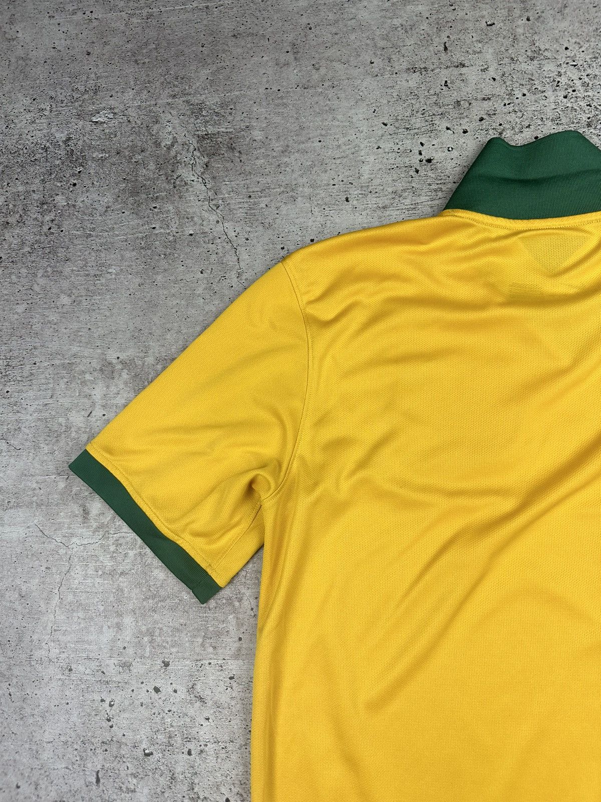 Nike 2014 Nike Australia World Cup Home Soccer Jersey/Shirt Size US M / EU 48-50 / 2 - 13 Thumbnail