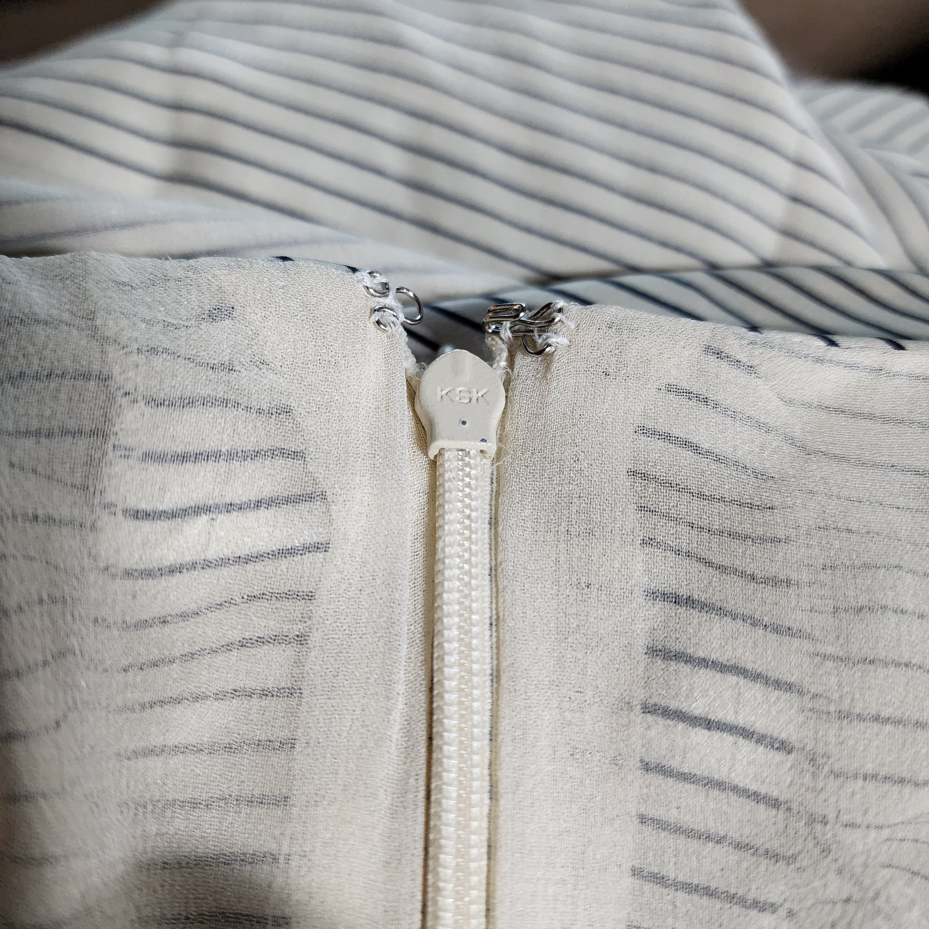 Other HELLESSY Slip Dress Silk Feel, Ivory/Navy Pinstripe Blouson Size S / US 4 / IT 40 - 6 Thumbnail