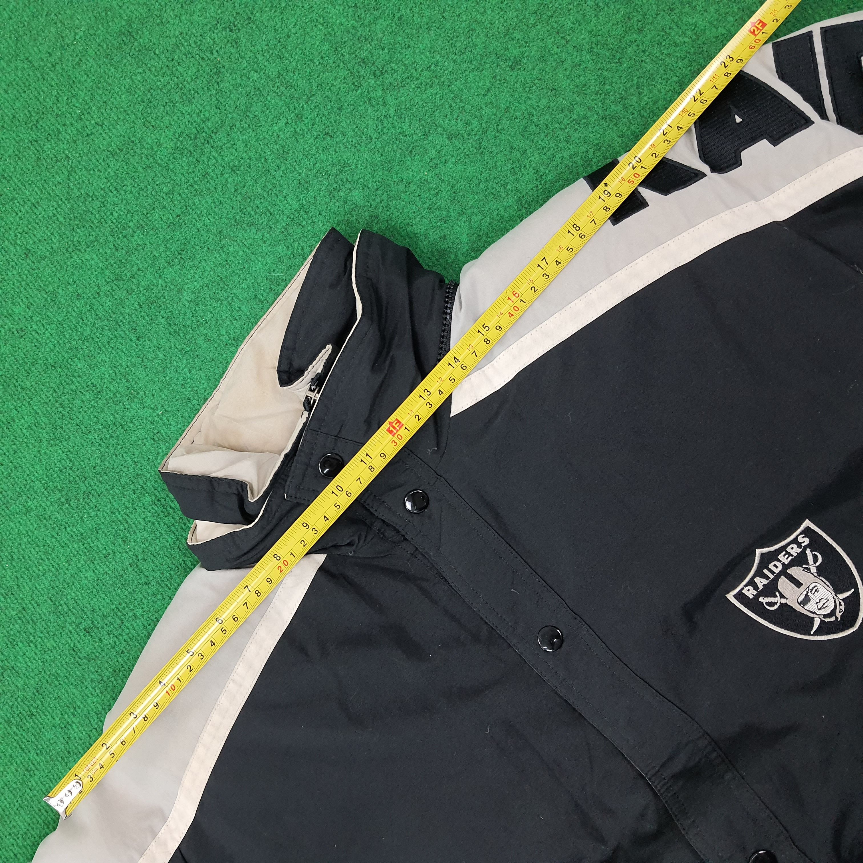 NFL × Starter × Vintage Vintage Starter NFL Raiders Sports Team Jacket C230N24 Size US XXL / EU 58 / 5 - 14 Thumbnail