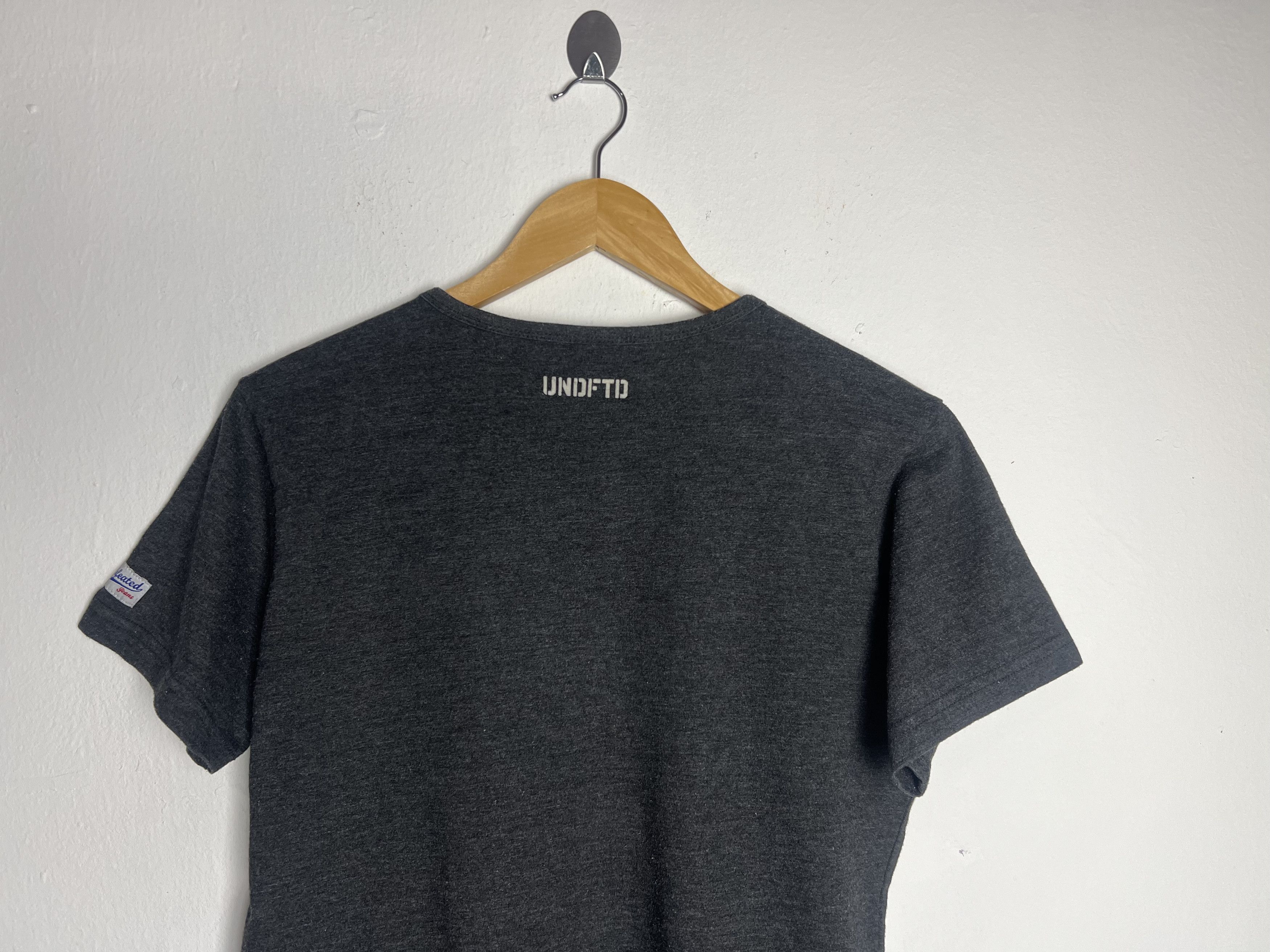Undefeated Undefeated V Neck T Shirt Size US S / EU 44-46 / 1 - 8 Thumbnail
