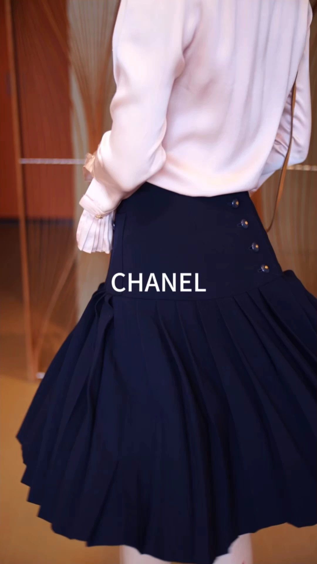 Chanel Chanel Vintage Navy Blue Wool Pleated Skirt Size M Size 27" / US 4 / IT 40 - 1 Thumbnail